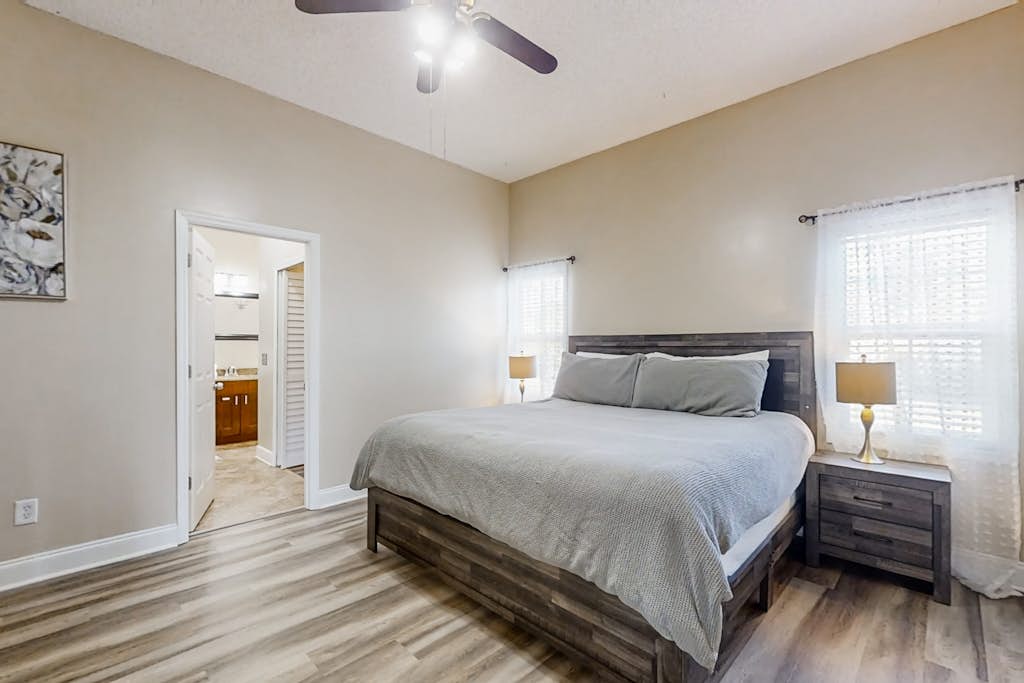 Spacious and quiet home with private patio & enclosed yard