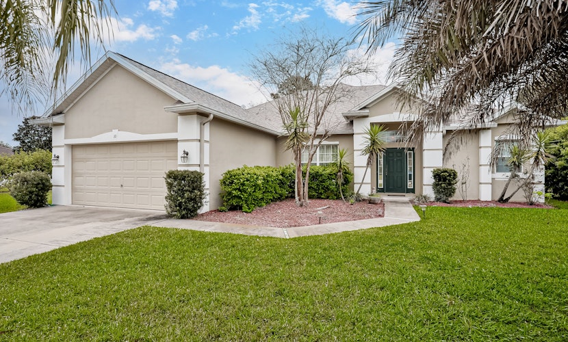 Wonderful coastal home with WiFi, enclosed backyard, screened patio