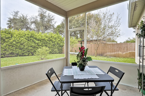 Wonderful coastal home with WiFi, enclosed backyard, screened patio