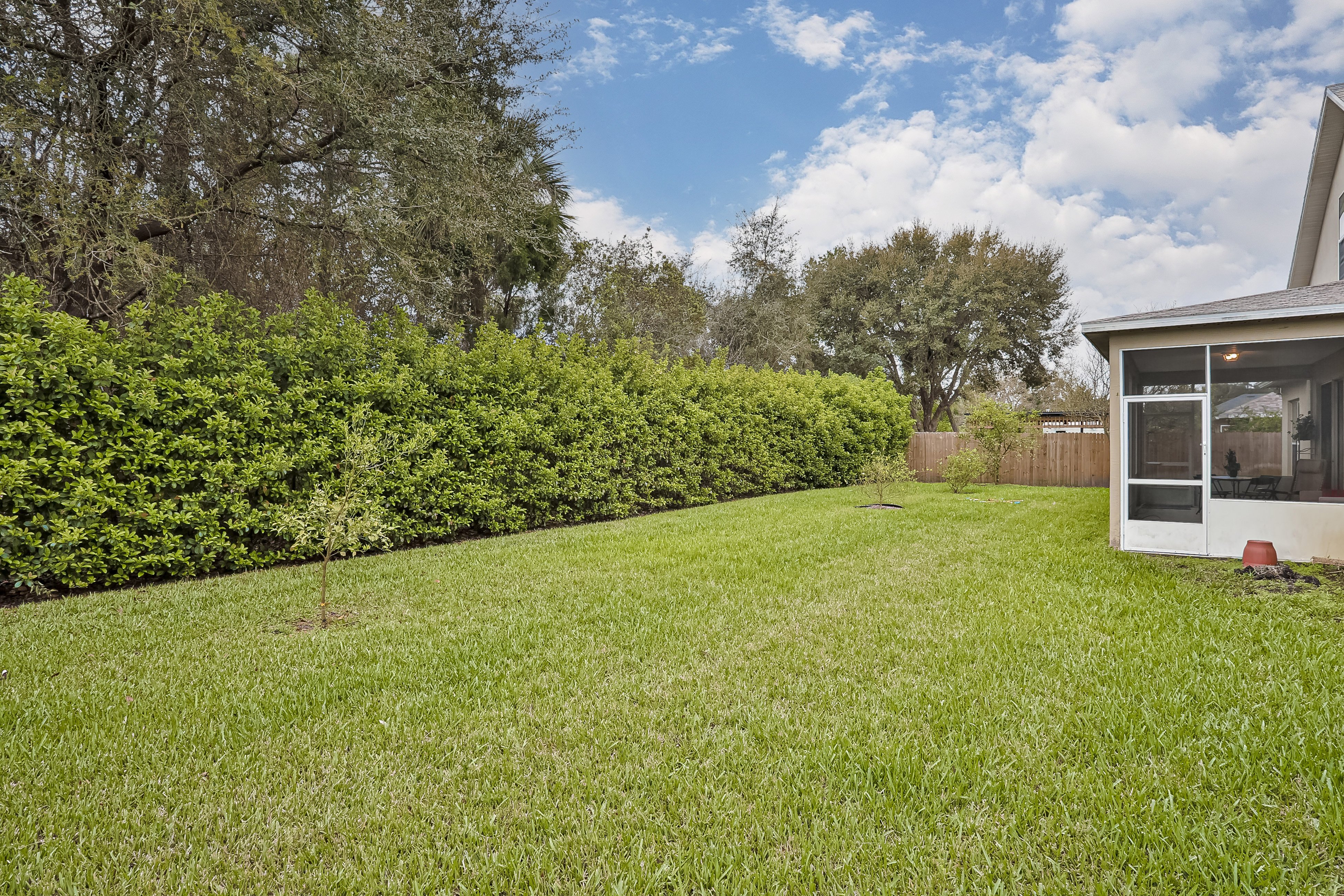 Wonderful coastal home with WiFi, enclosed backyard, screened patio