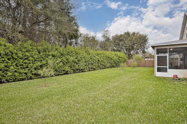 Wonderful coastal home with WiFi, enclosed backyard, screened patio