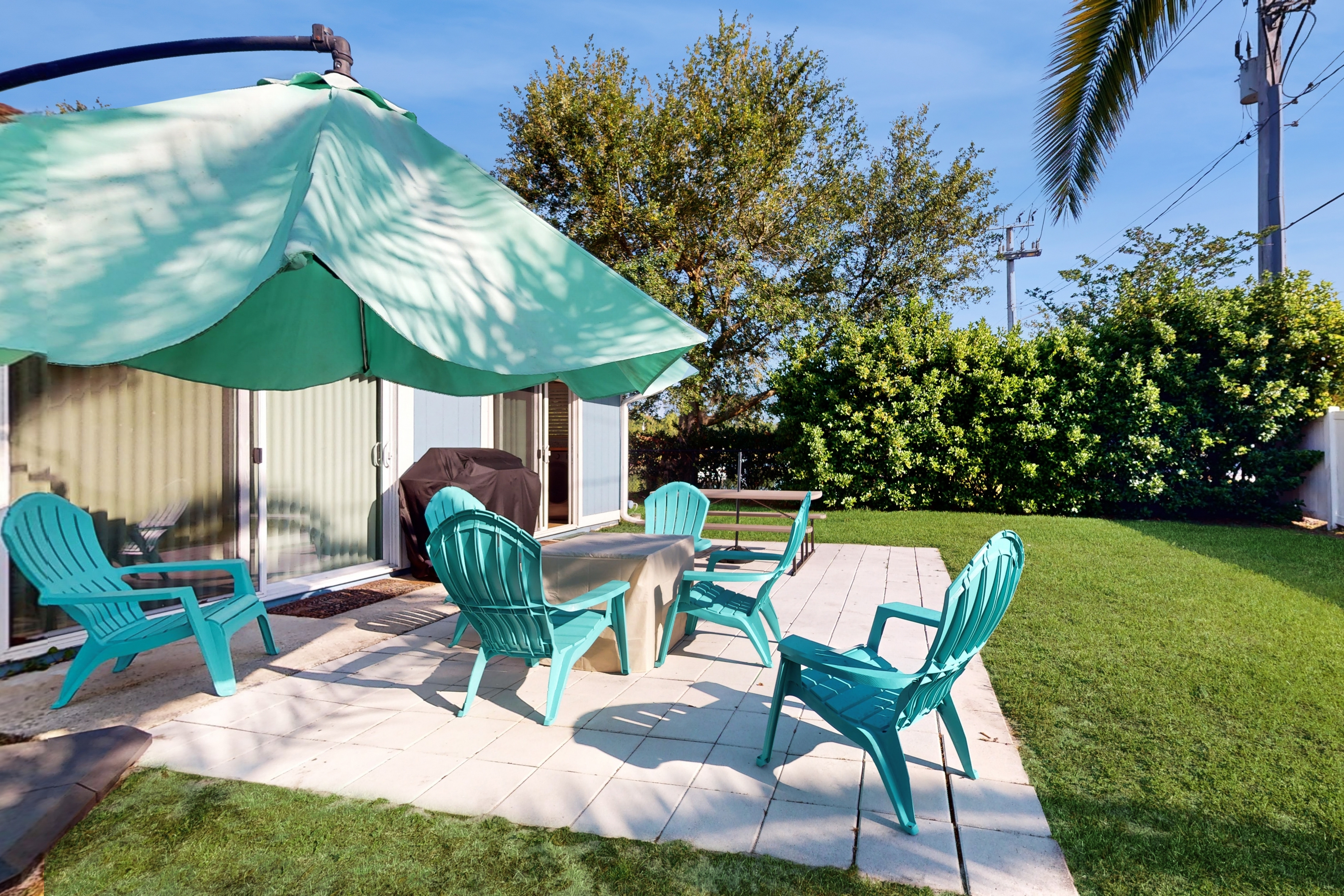 Charming home near beach & golf with central AC & patio - dog-friendly