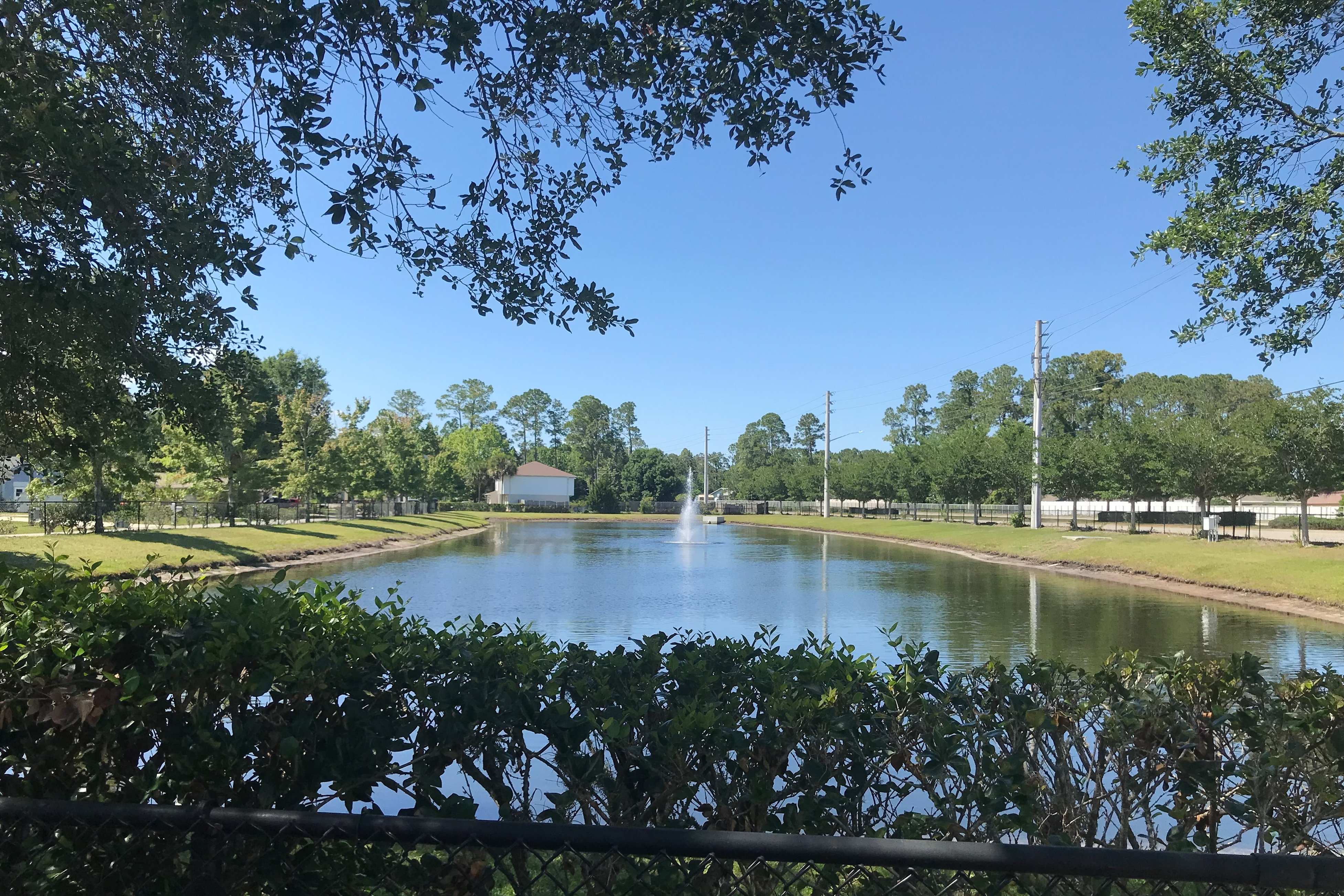 Charming home near beach & golf with central AC & patio - dog-friendly