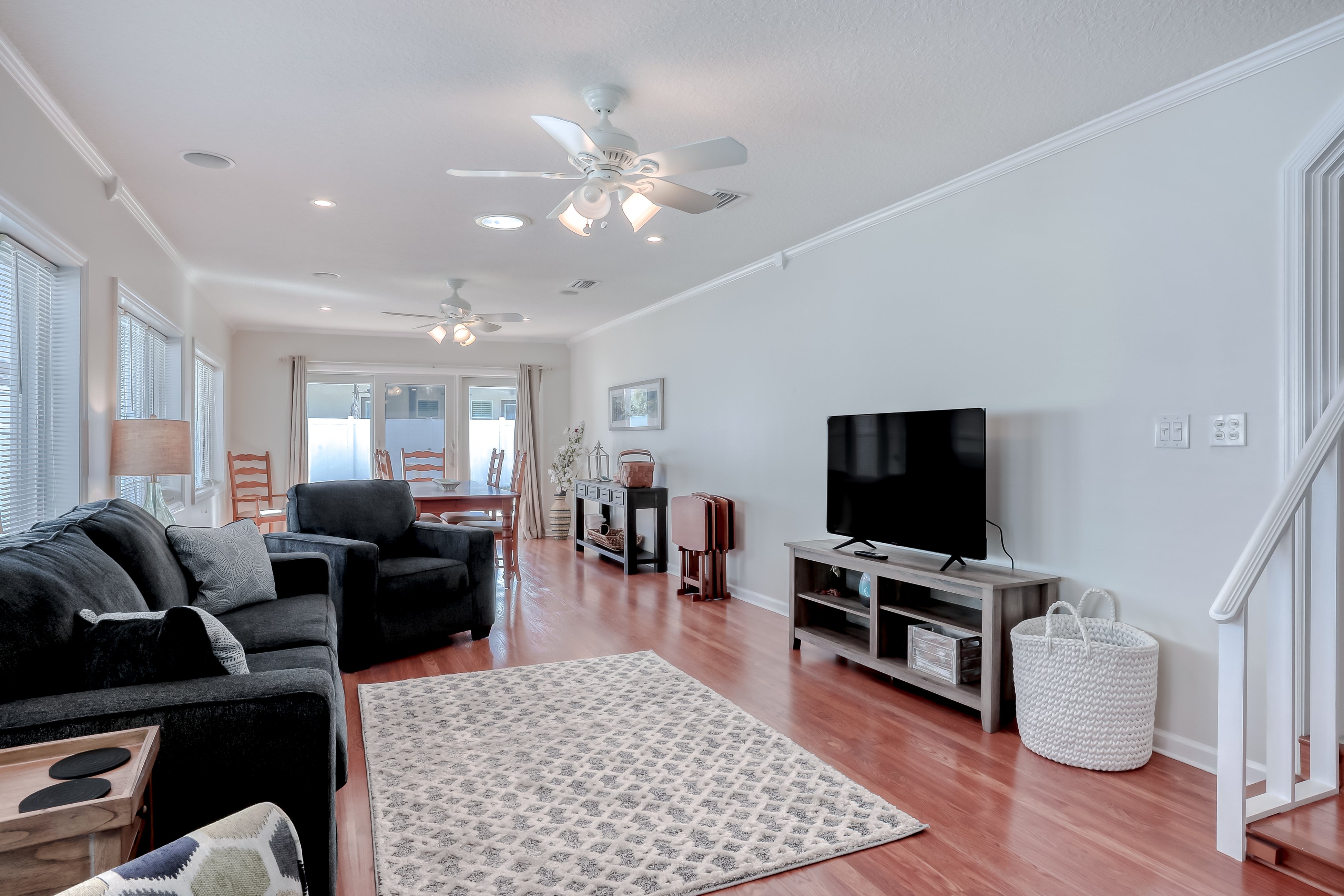 Beachside snowbird escape with fenced yard & washer/dryer - walk to beach access