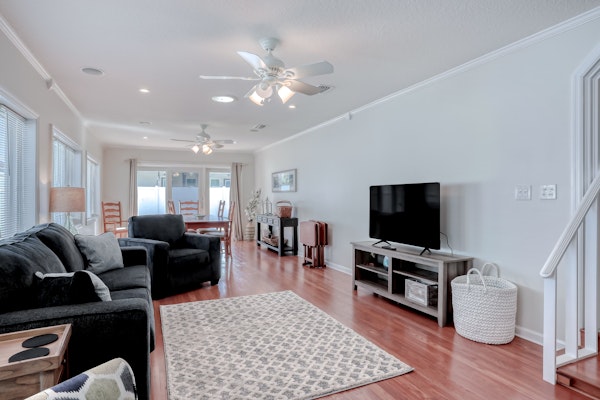 Beachside snowbird escape with fenced yard & washer/dryer - walk to beach access