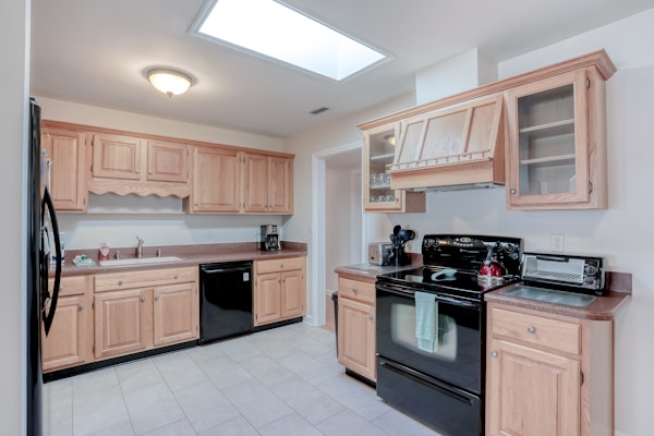 Beachside snowbird escape with fenced yard & washer/dryer - walk to beach access