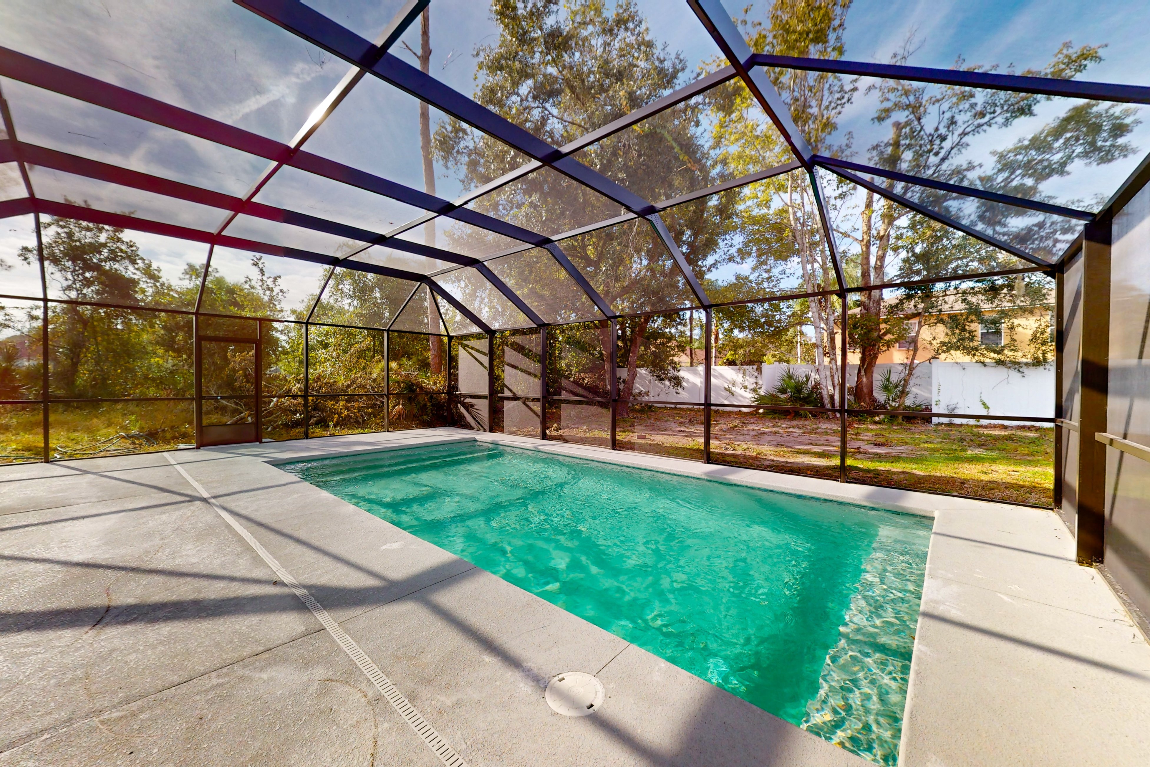 Spacious home with enclosed pool, open layout, washer/dryer, internet, & AC