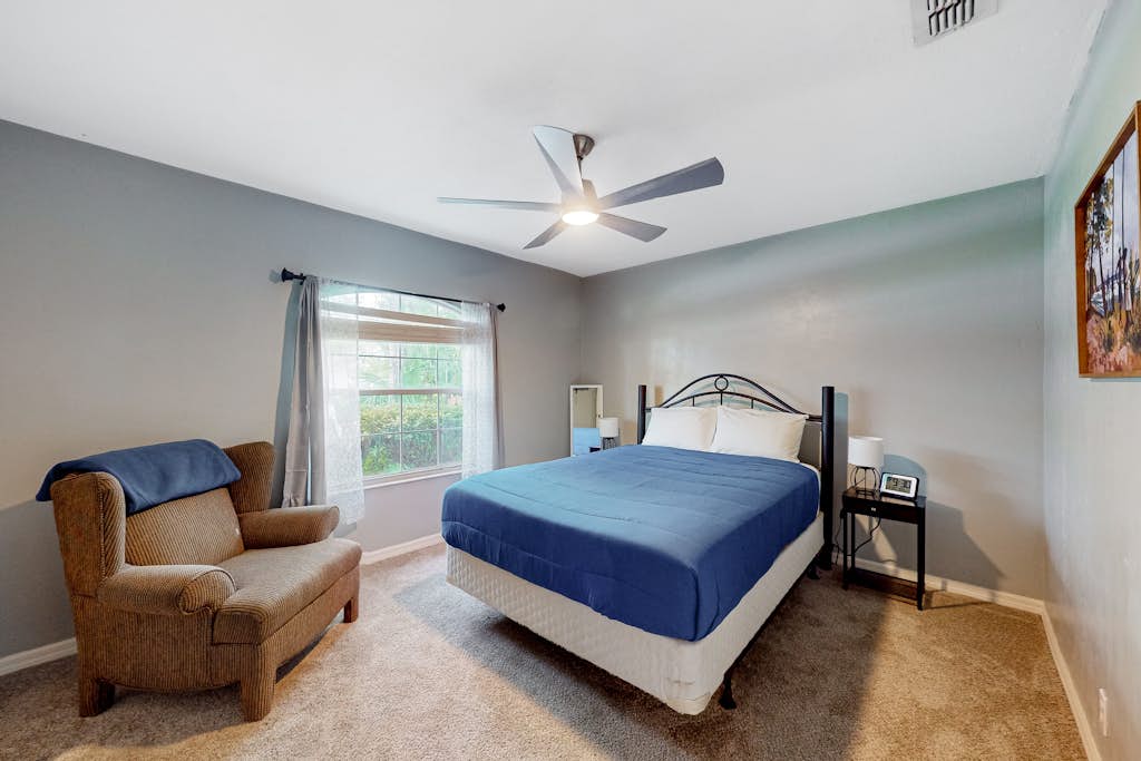 Spacious home with enclosed pool, open layout, washer/dryer, internet, & AC
