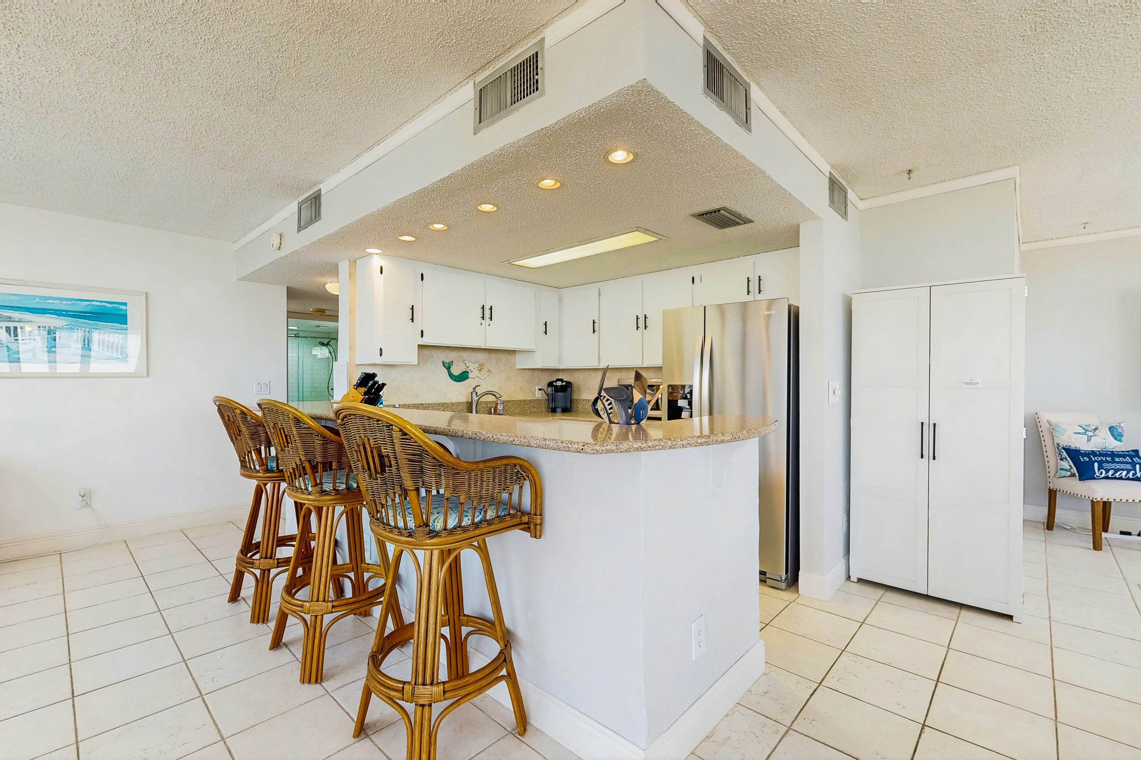 Right on the Shores, Apt 306