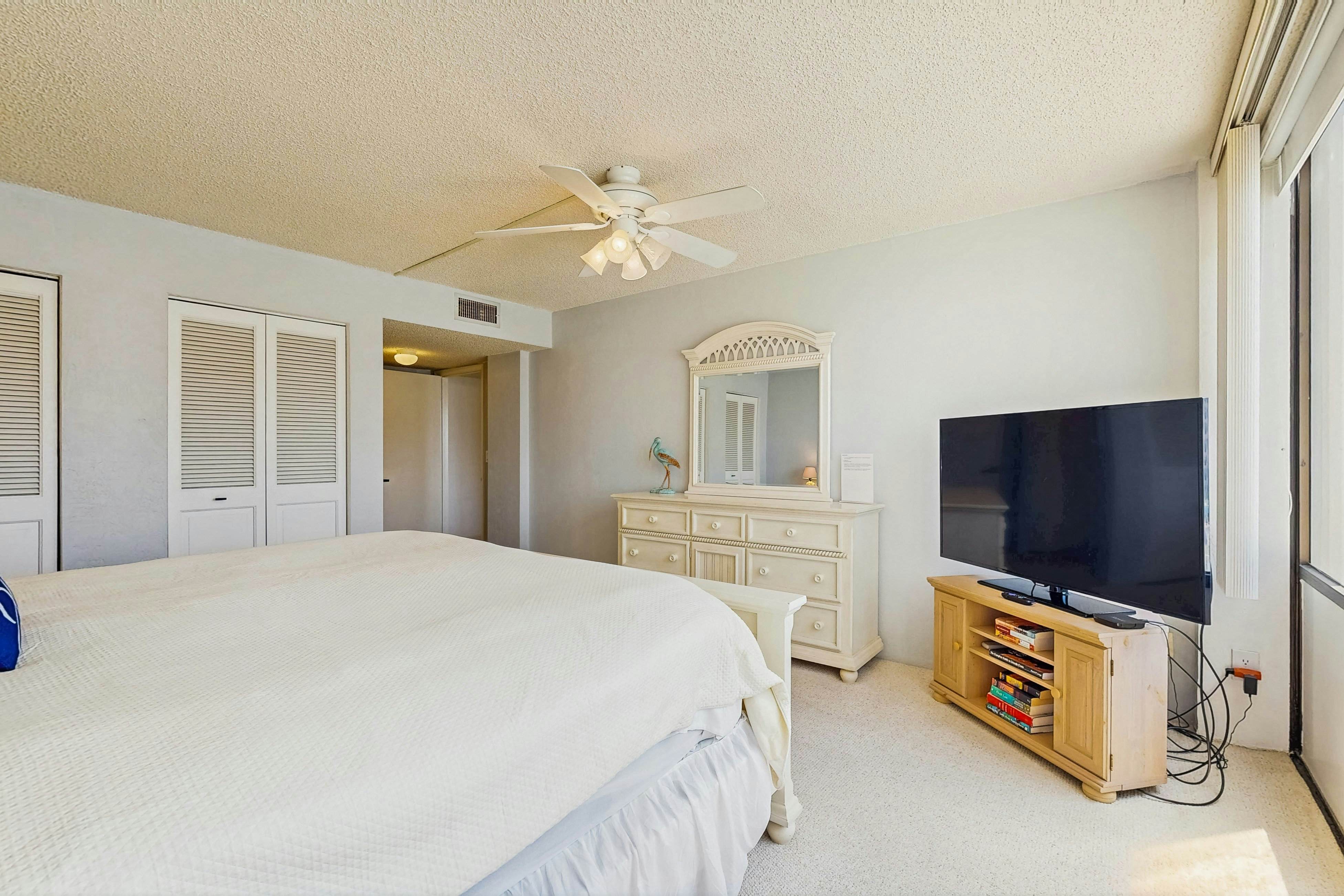 Right on the Shores, Apt 306