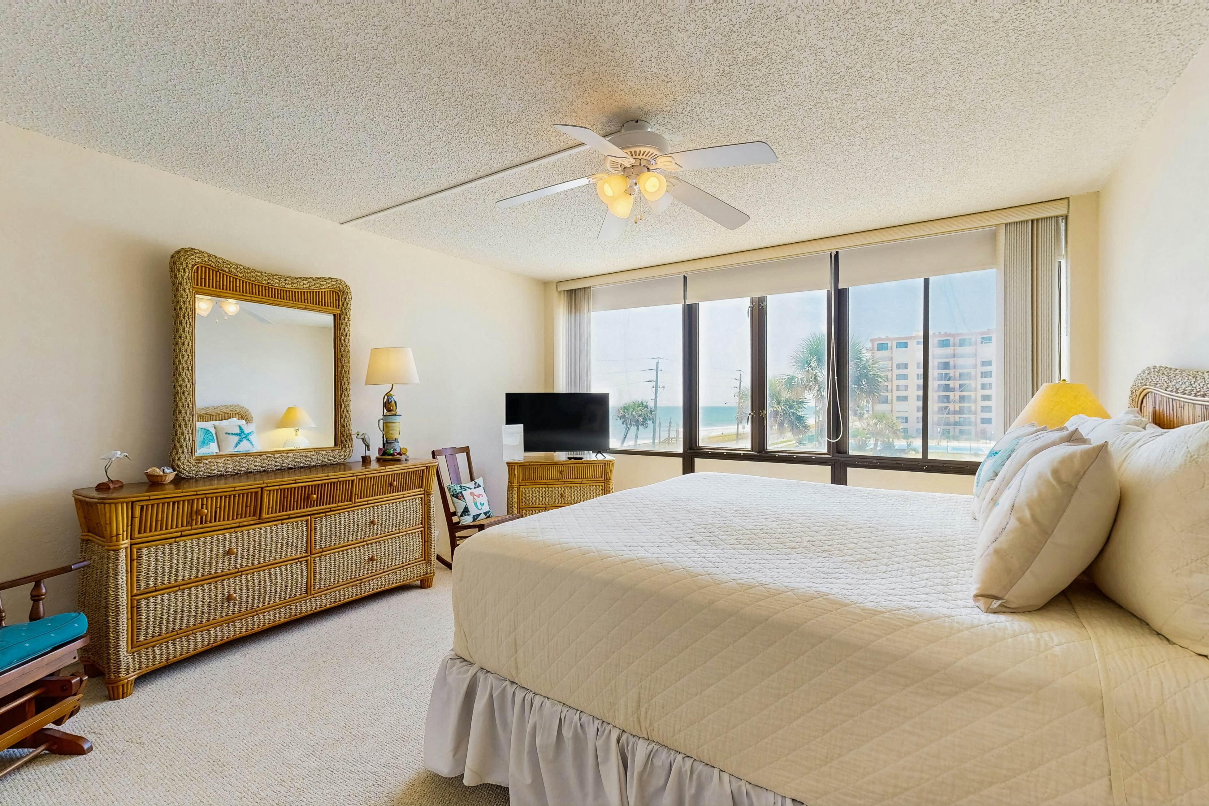 Right on the Shores, Apt 306