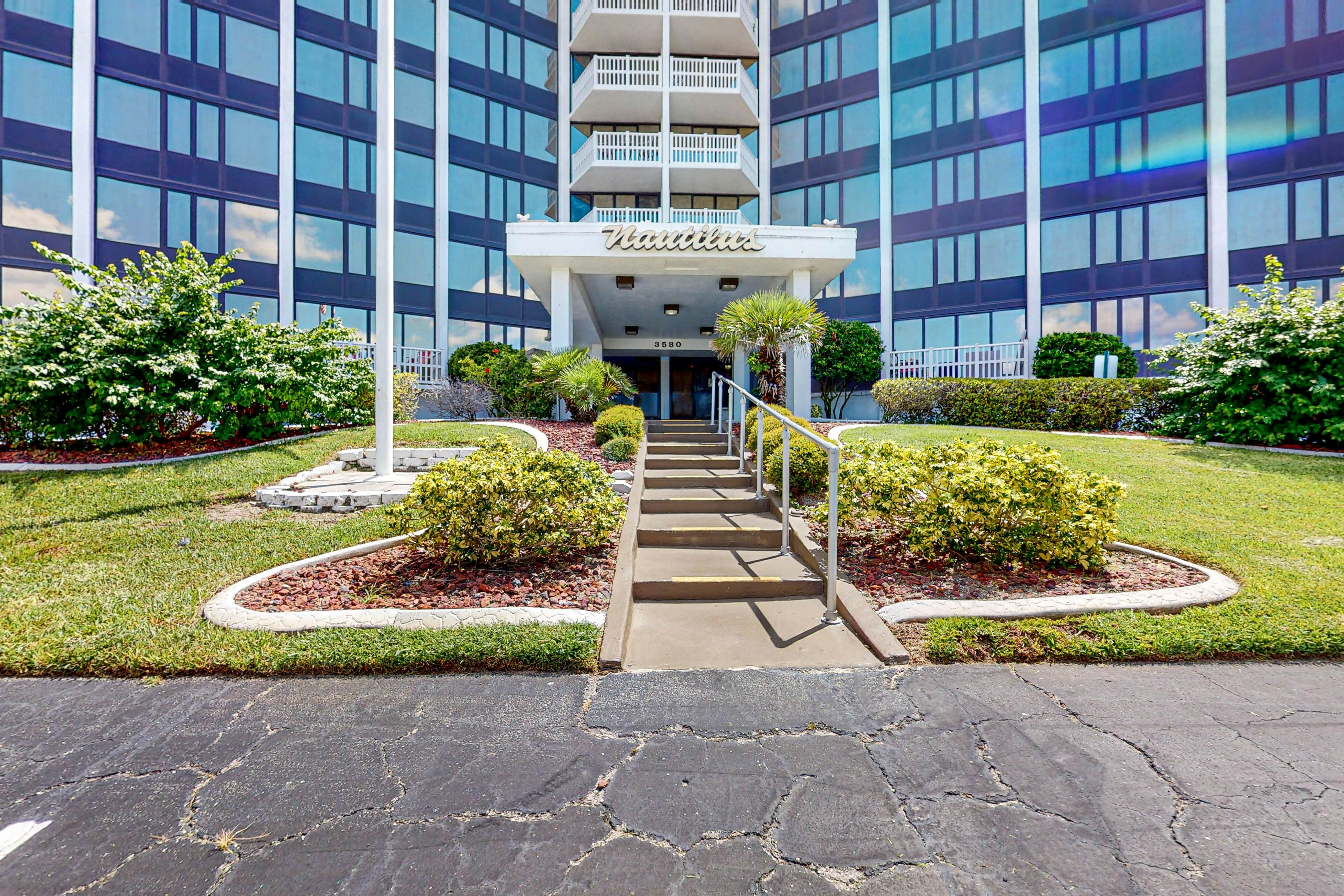 Right on the Shores, Apt 306