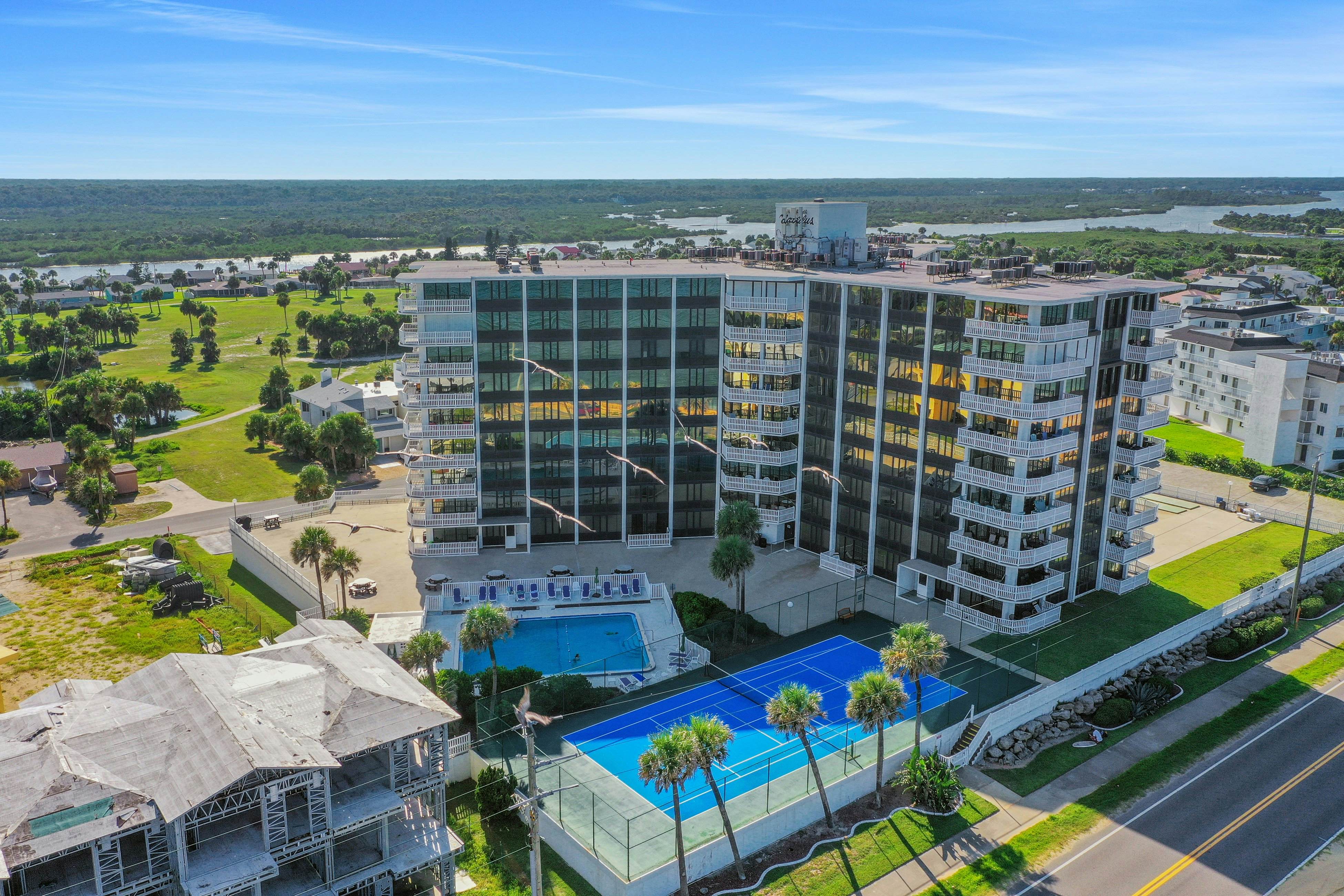 Right on the Shores, Apt 306