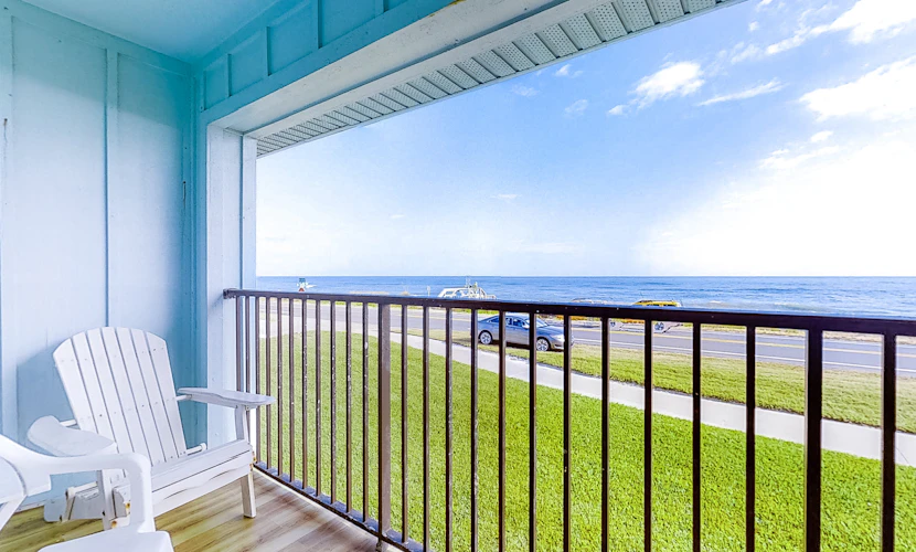Fabulous oceanfront find in Flagler Beach w/shared pool, WiFi, central AC, W/D