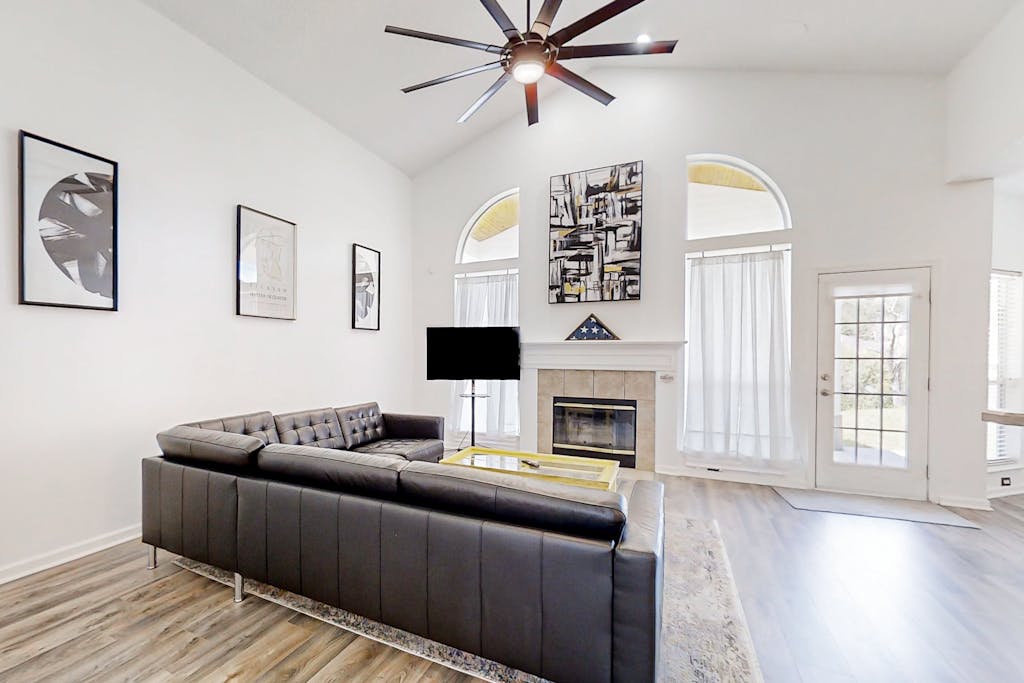 Waterfront 2-story home with water views, patio, streaming, washer/dryer, & AC