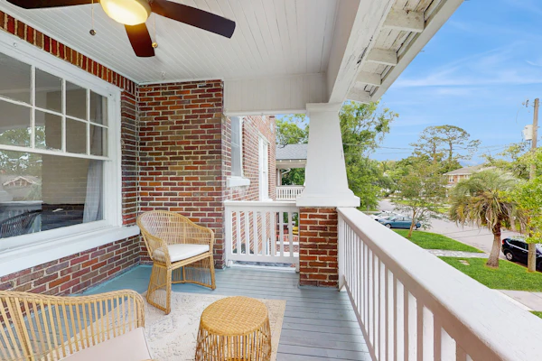 Spacious duplex with private balcony, washer & dryer, and WiFI