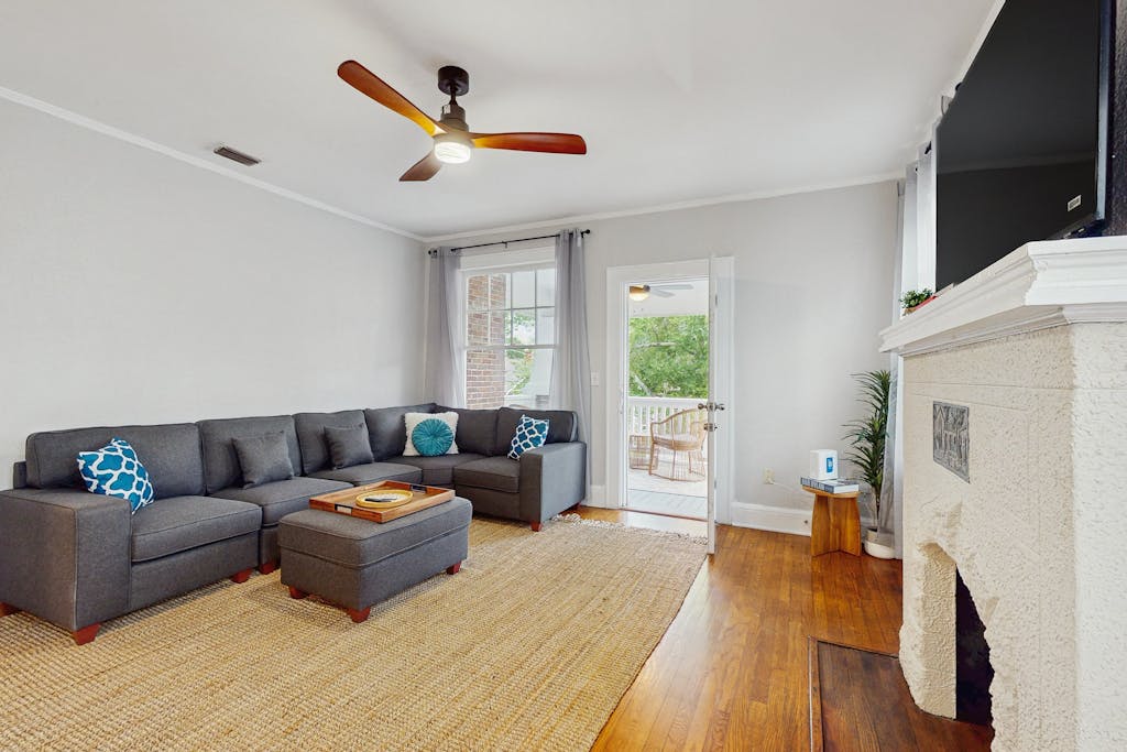 Spacious duplex with private balcony, washer & dryer, and WiFI