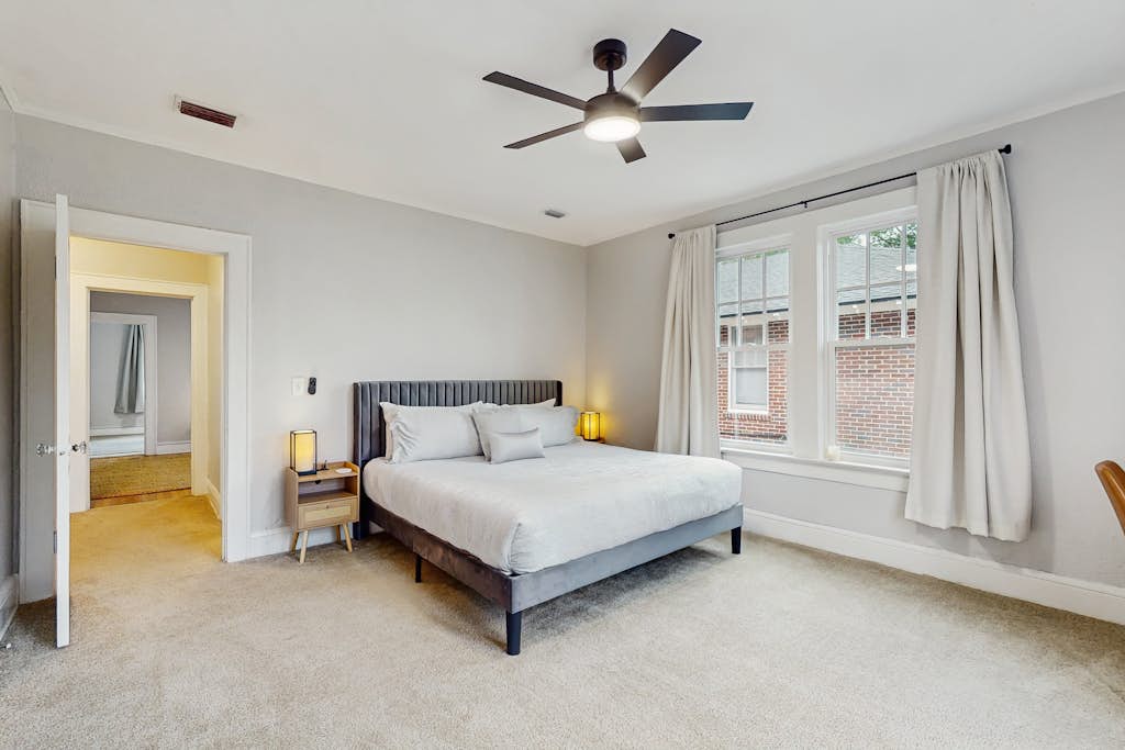 Spacious duplex with private balcony, washer & dryer, and WiFI