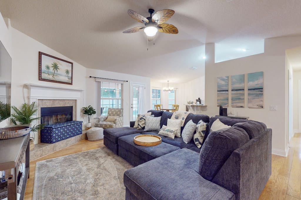 Spacious Home with Private Pool,Spa, Gas Grill and Patio