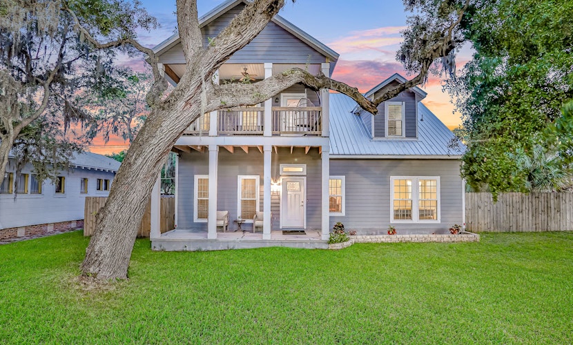 Updated, dog-friendly gem w/fenced yard, foosball & pool tables, WiFi, fireplace