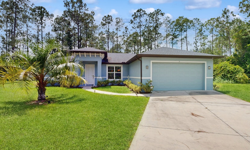 Spacious house with private covered patio, work station, full kitchen and grill