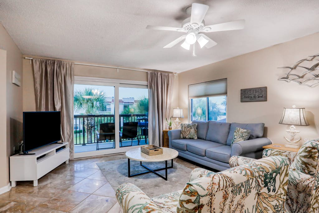 Dreamy oasis on the beach with balcony, pools, gym & ocean view - dog-friendly