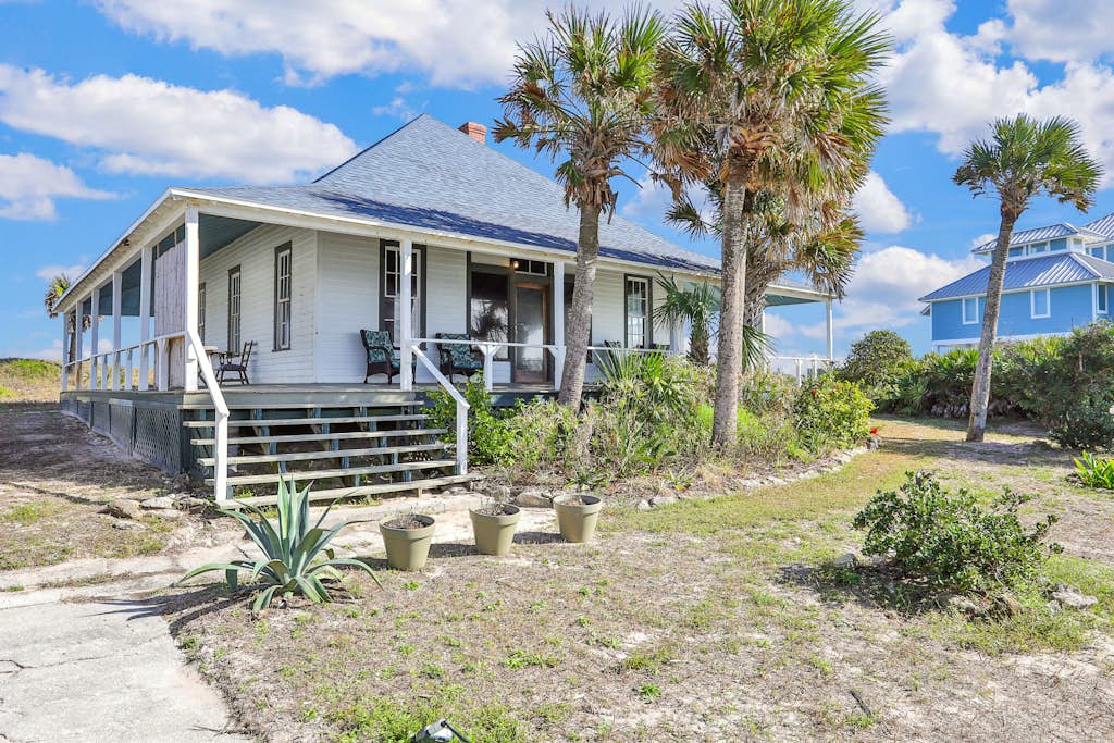 Fabulous oceanfront home with ocean view, WiFi, washer/dryer, & central AC
