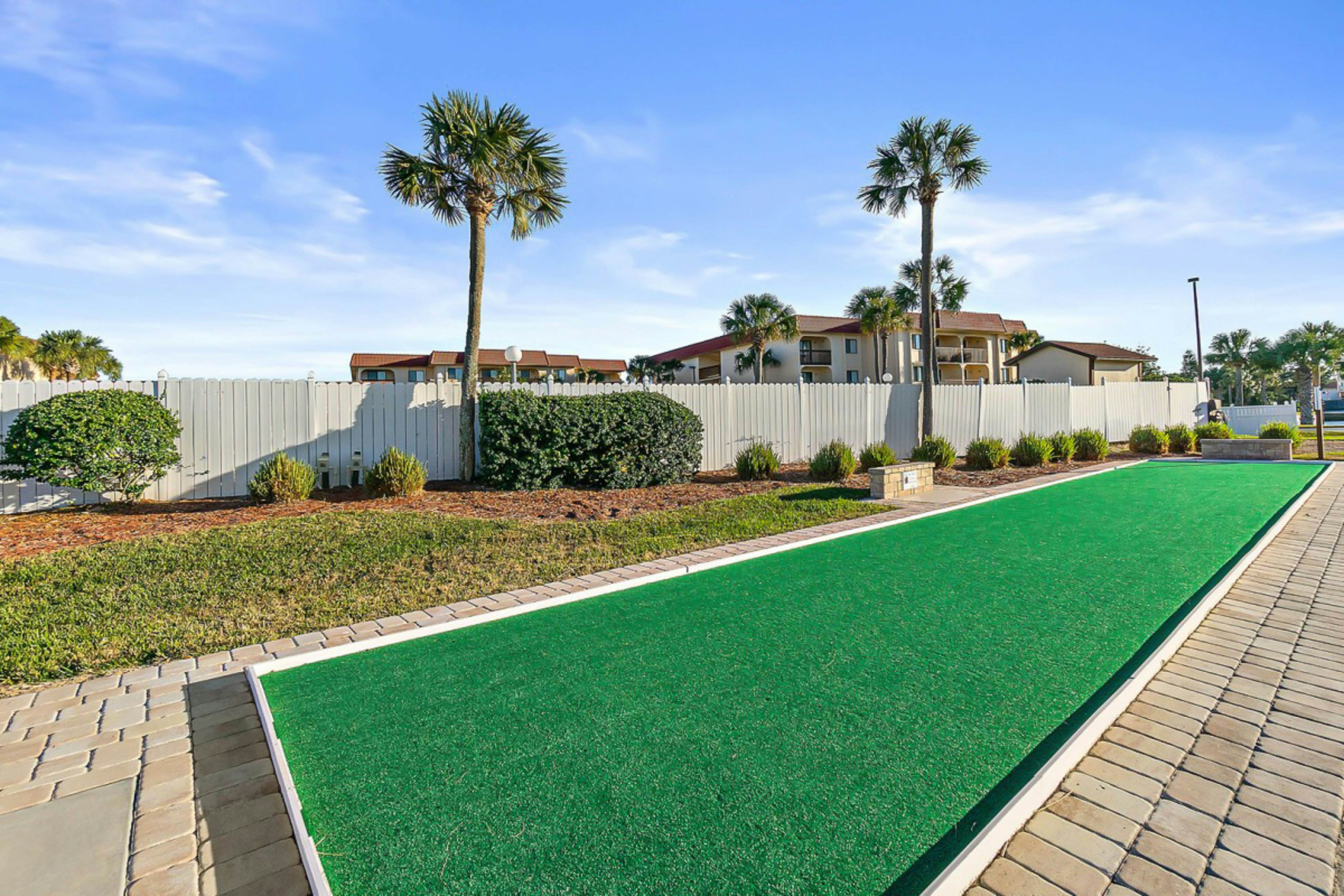 St Aug Ocean and Racquet 7301