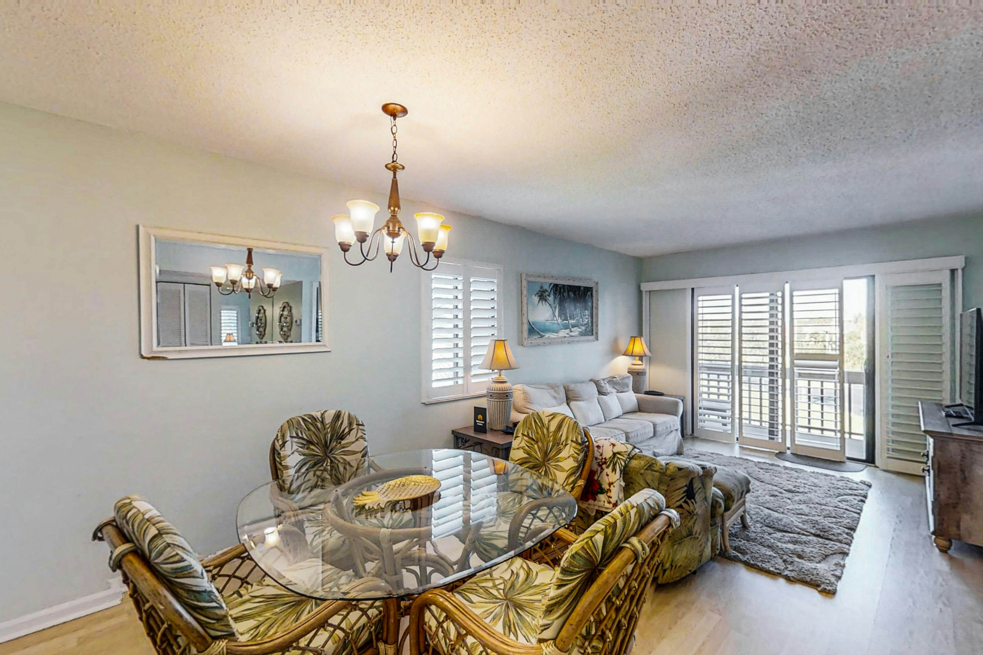 St Aug Ocean and Racquet 7301