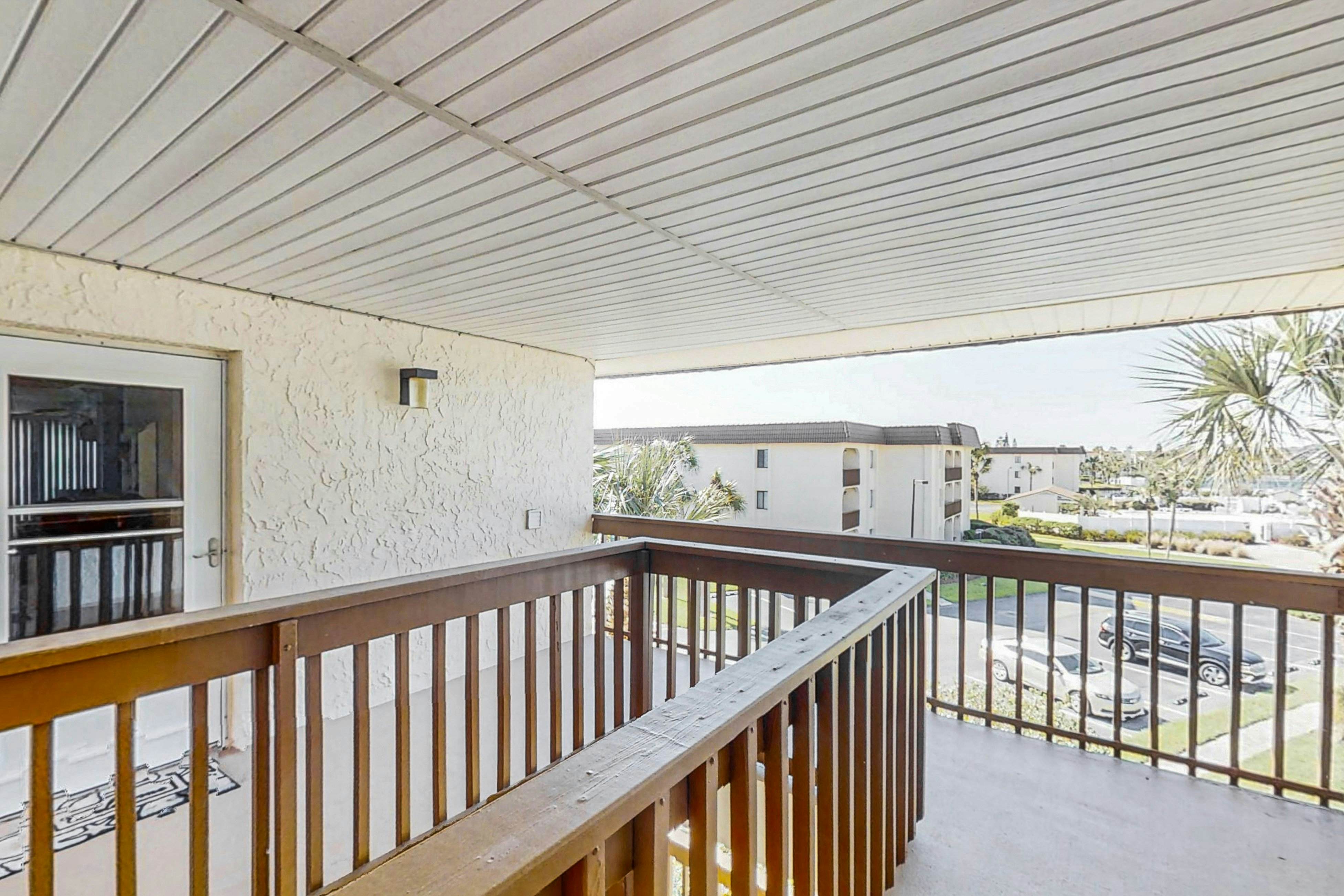 St Aug Ocean and Racquet 7301