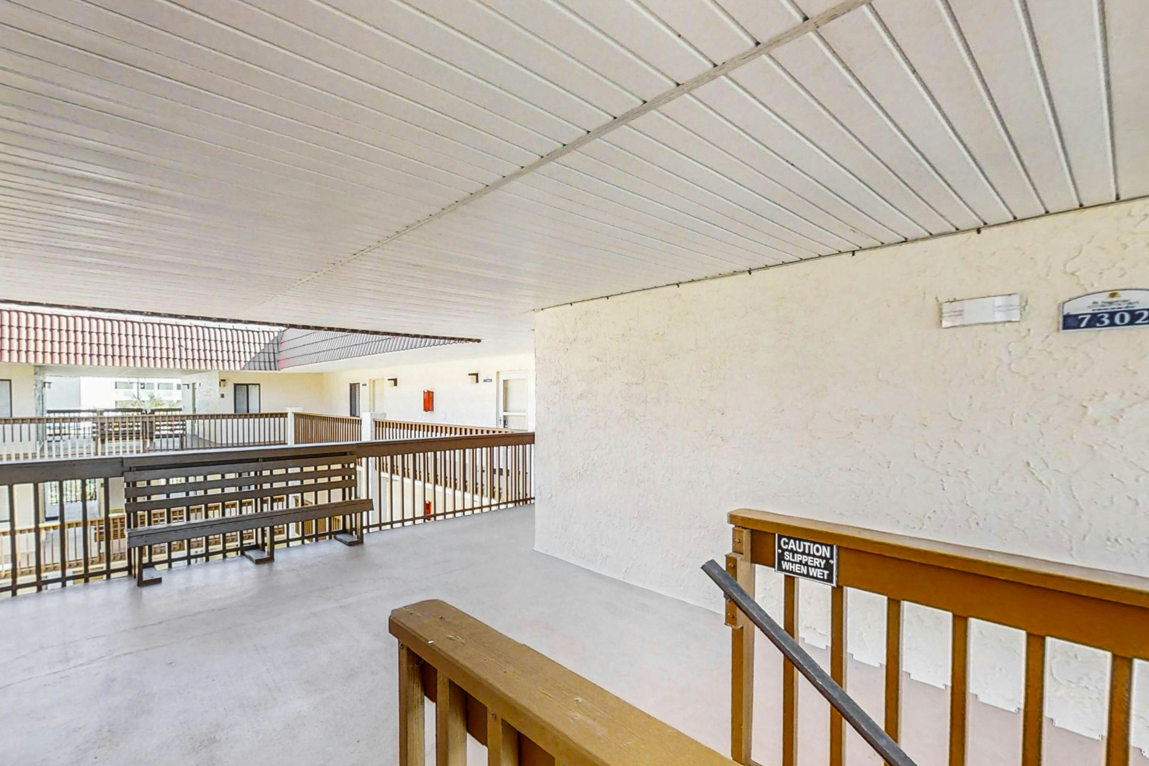 St Aug Ocean and Racquet 7301