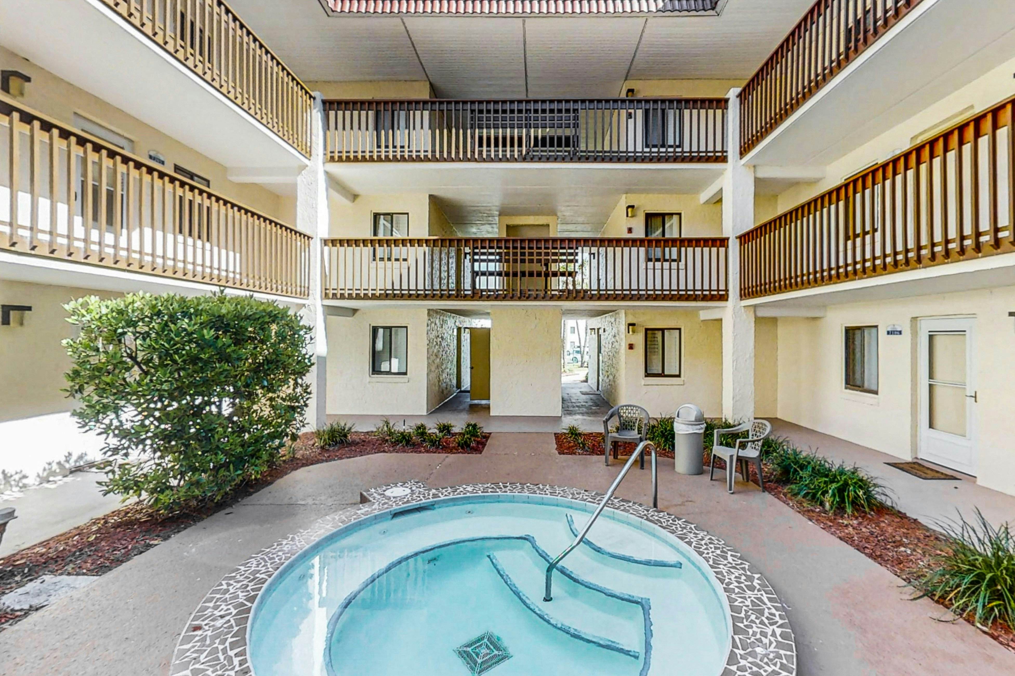 St Aug Ocean and Racquet 7301