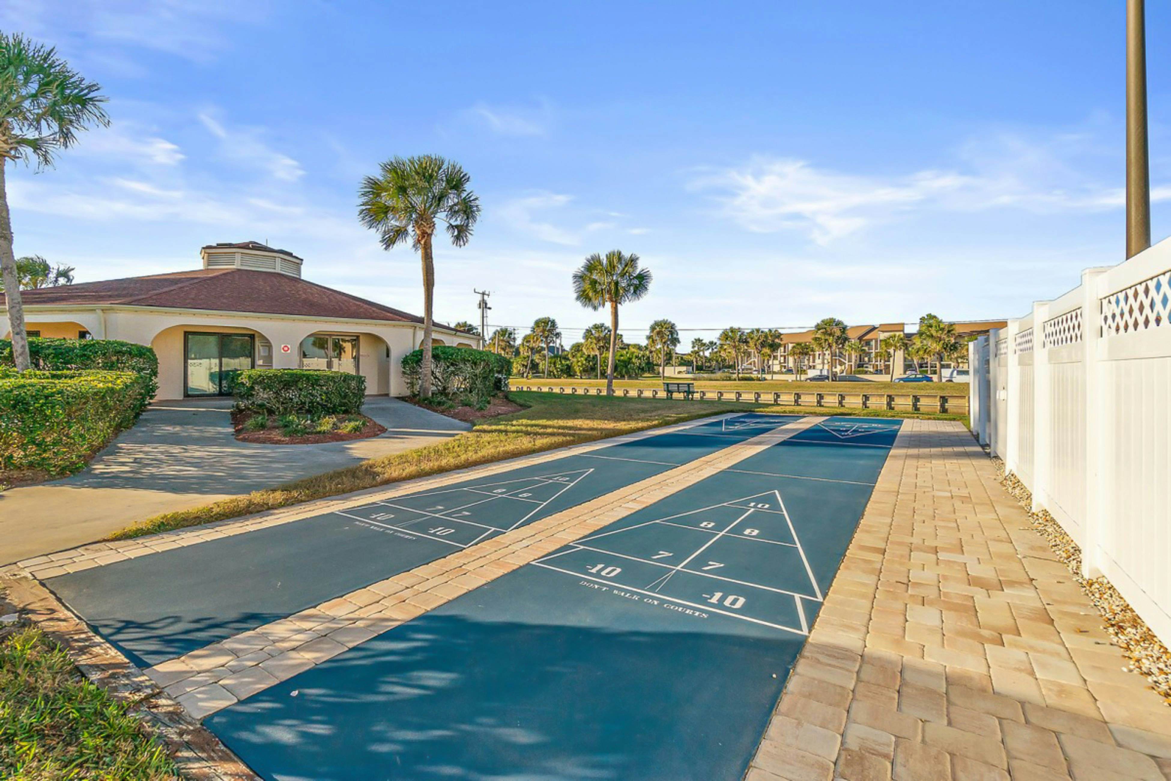 St Aug Ocean and Racquet 7301