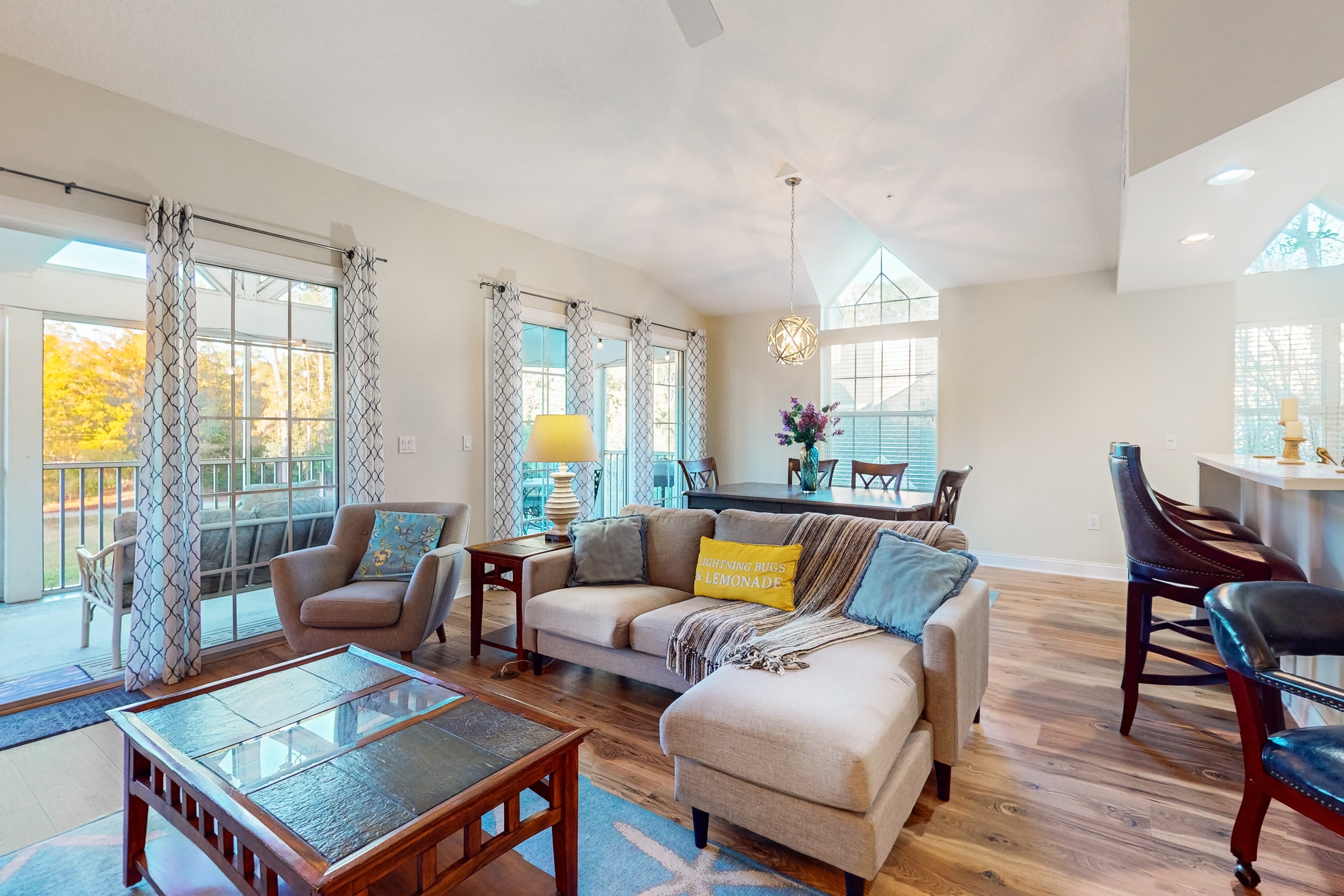 Spacious condo with pool, hot tub and private washer/dryer