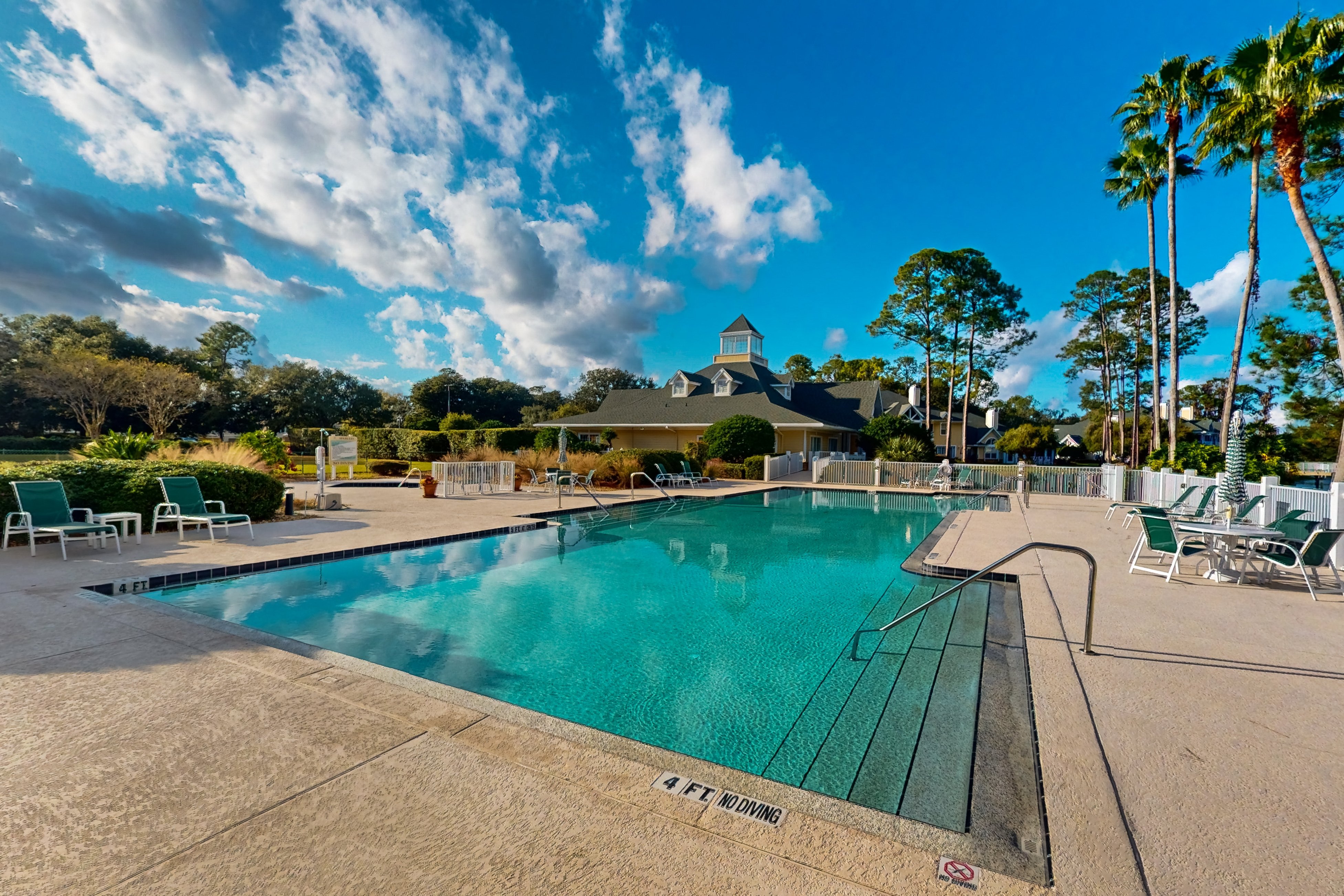 Spacious condo with pool, hot tub and private washer/dryer