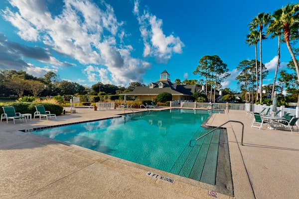 Spacious condo with pool, hot tub and private washer/dryer