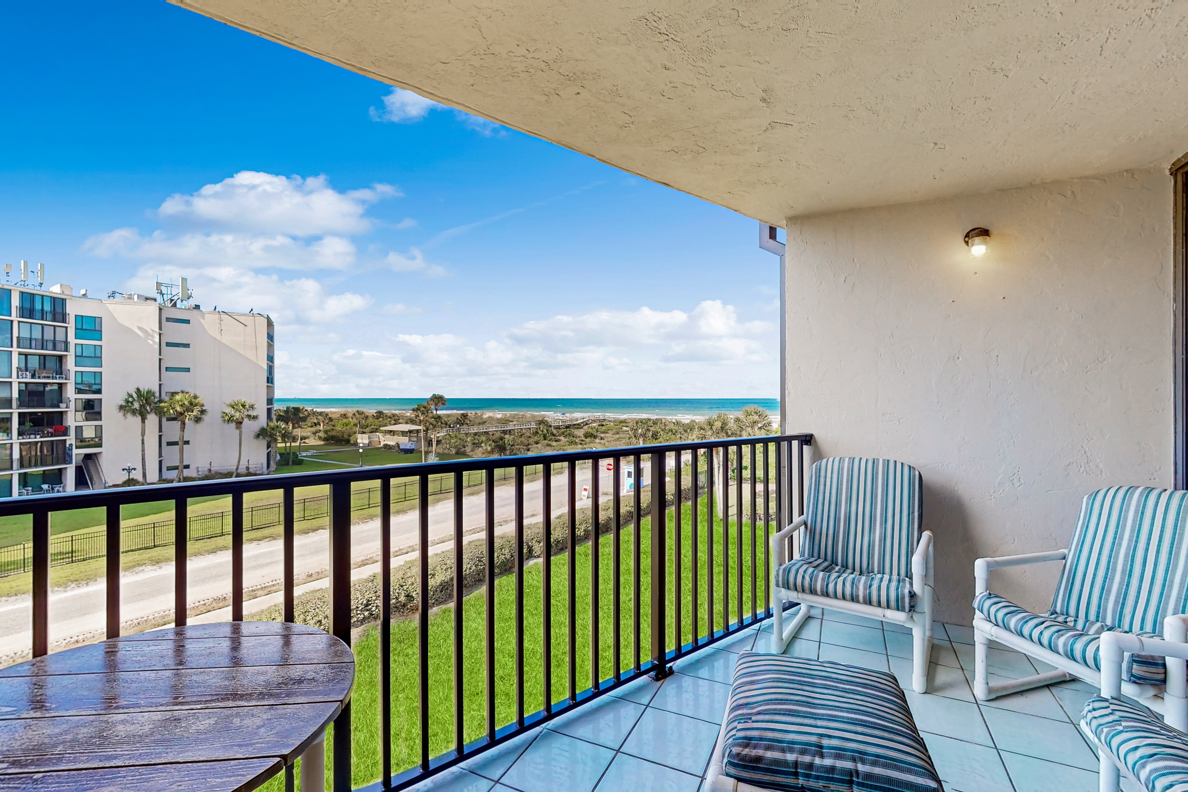 Oceanfront condo w/ private balcony & stunning view - boardwalk to beach