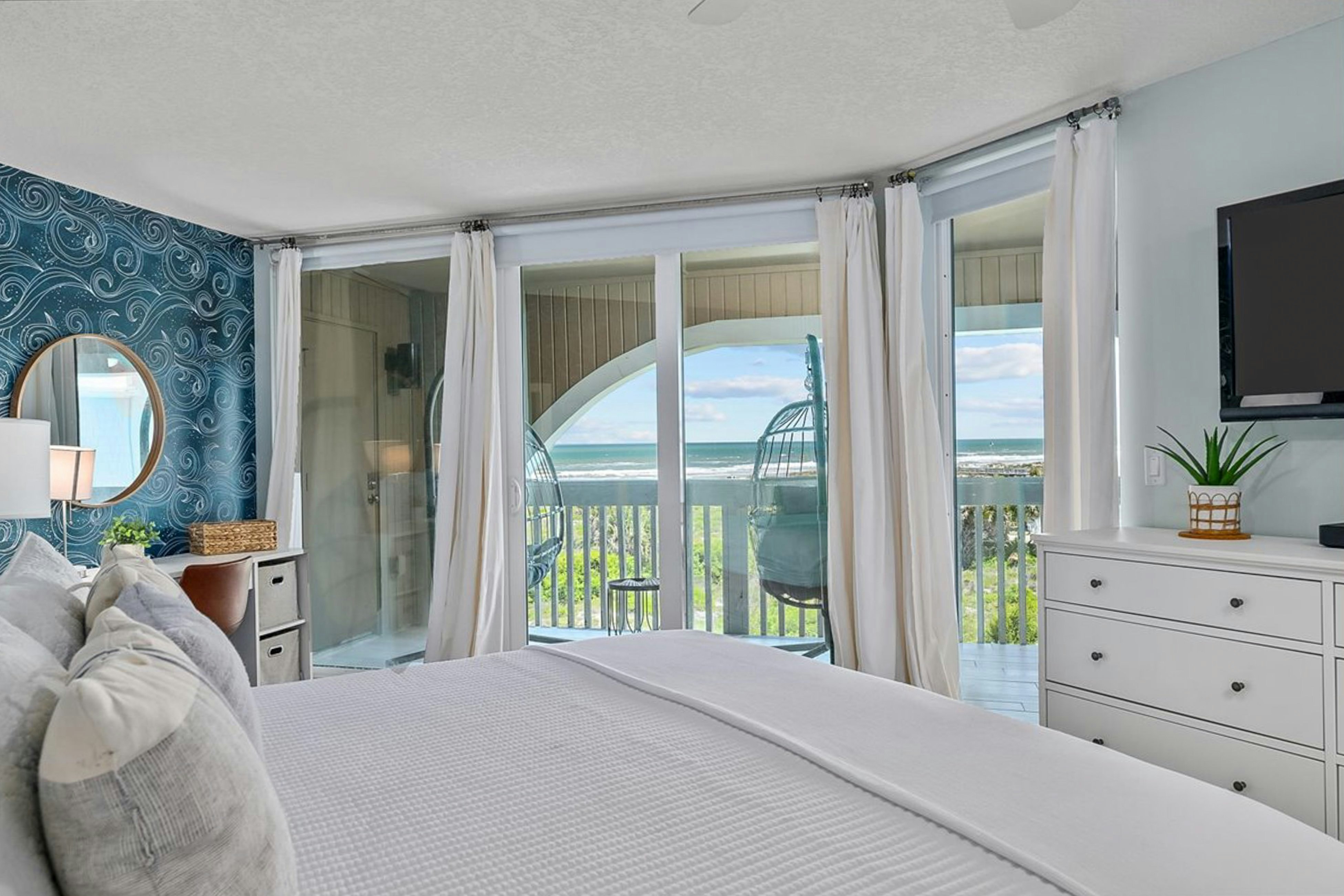 Hibiscus Oceanfront Living