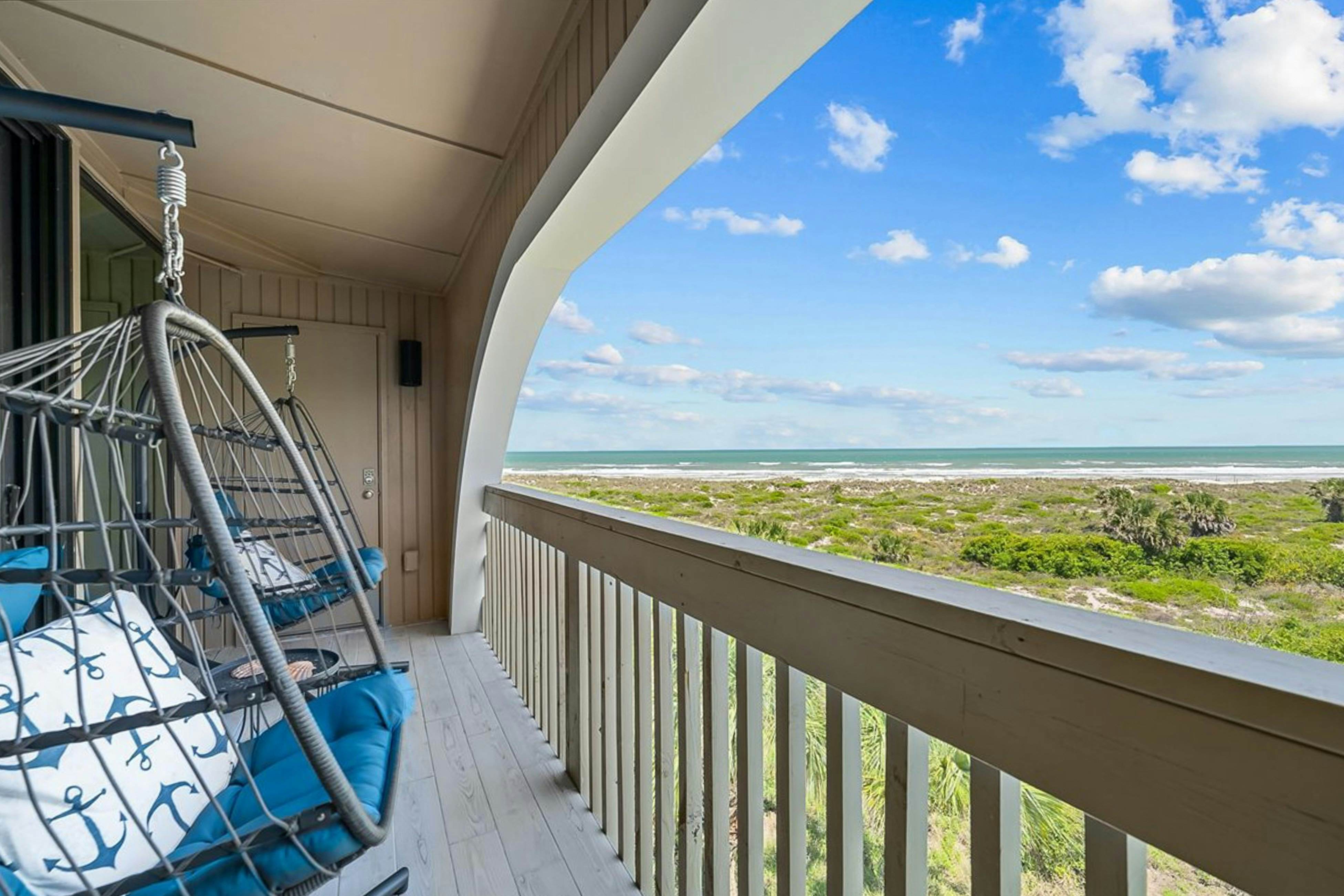 Hibiscus Oceanfront Living