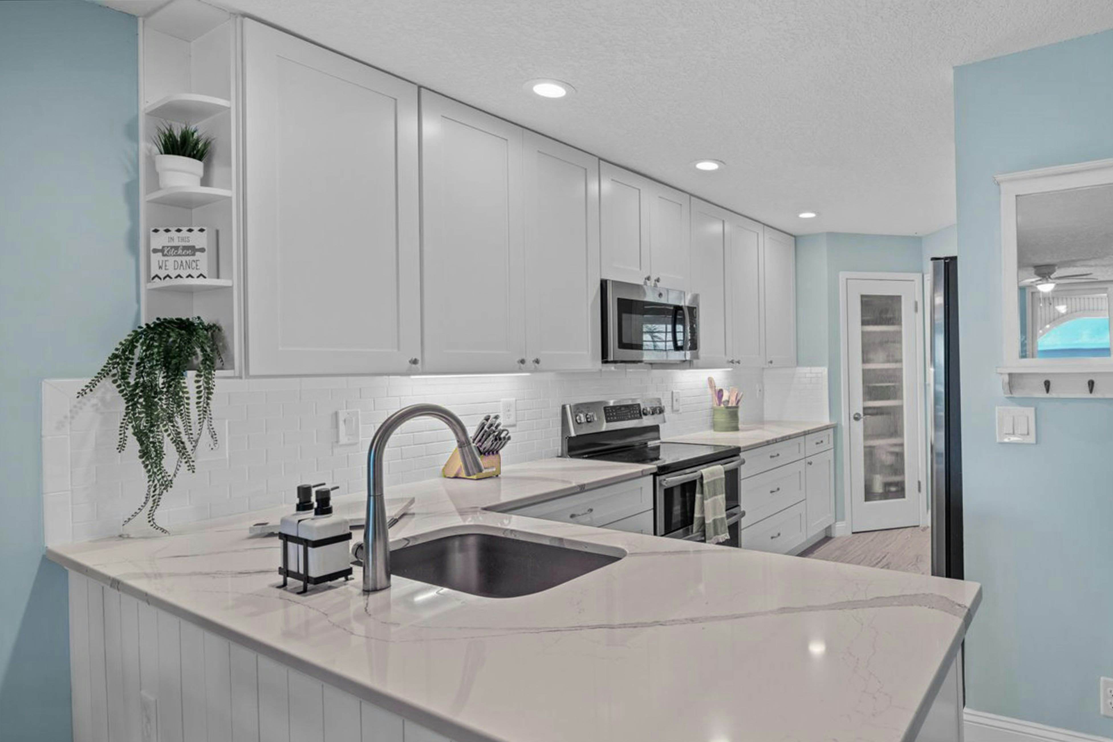 Hibiscus Oceanfront Living