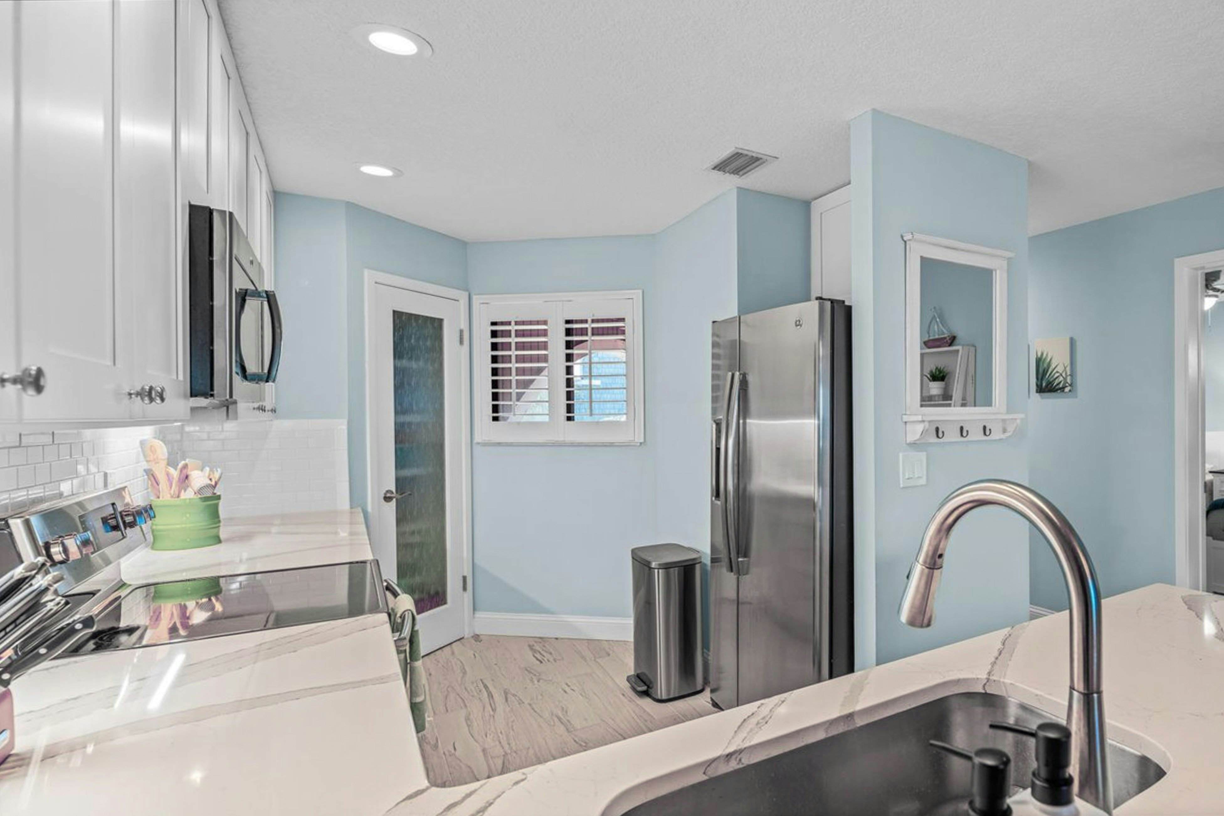 Hibiscus Oceanfront Living