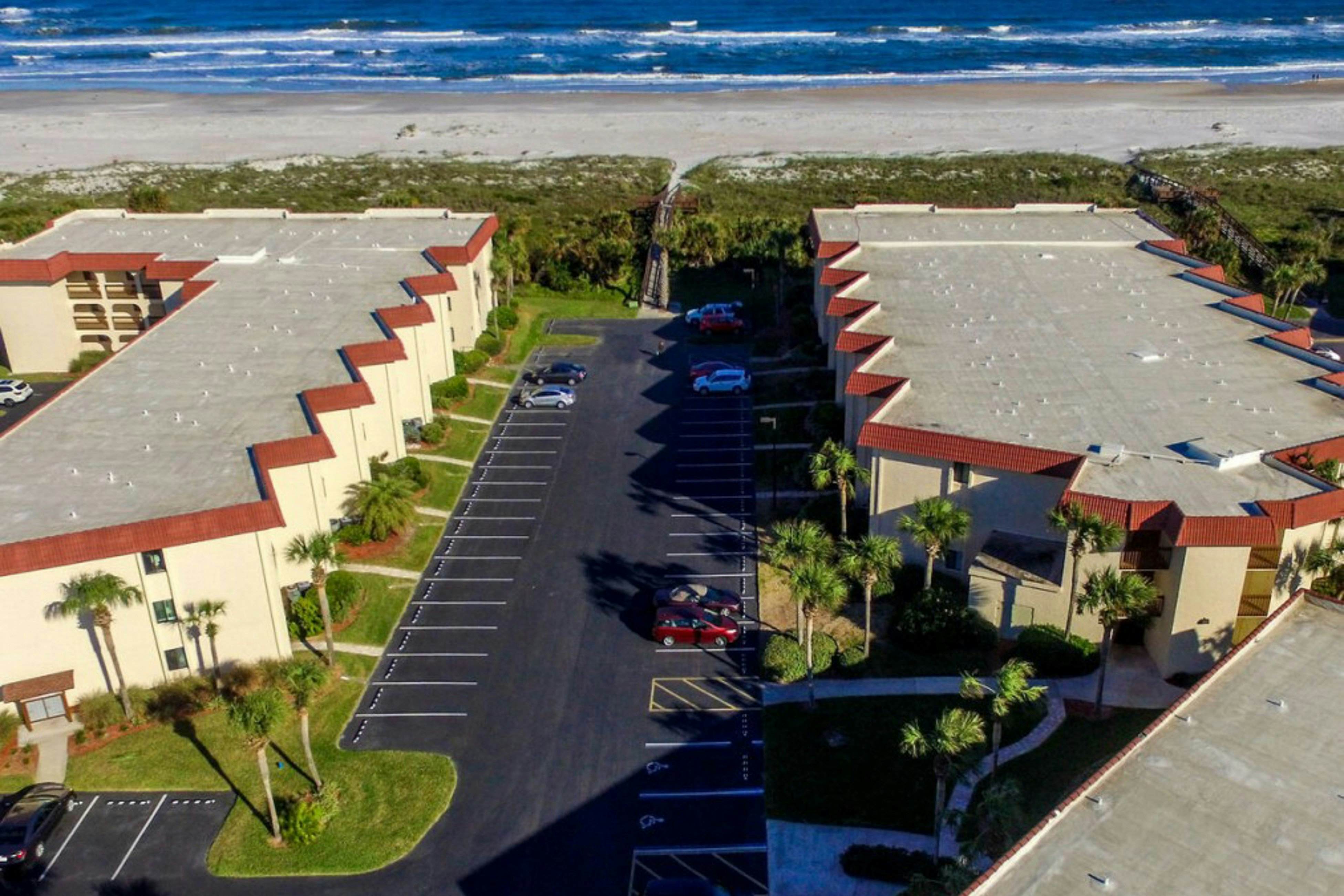 St Aug Ocean and Racquet 2104