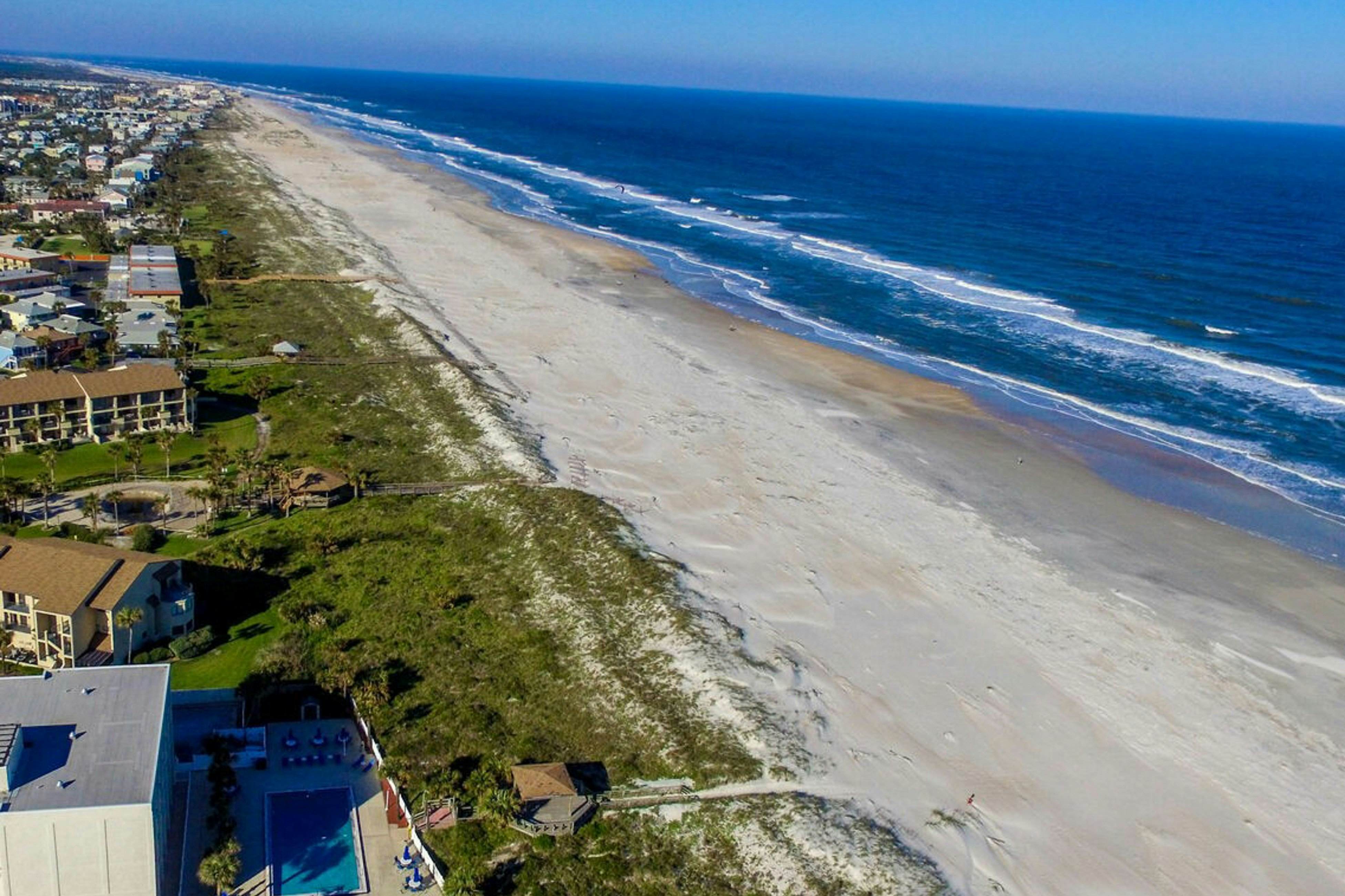 St Aug Ocean and Racquet 2104