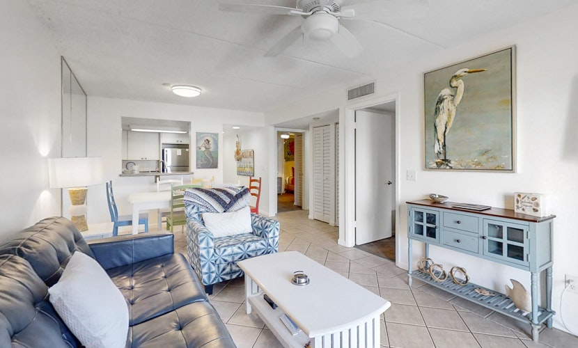 Sunny ground-floor condo w/private patio, W/D, on-site pools, tennis court, BBQ