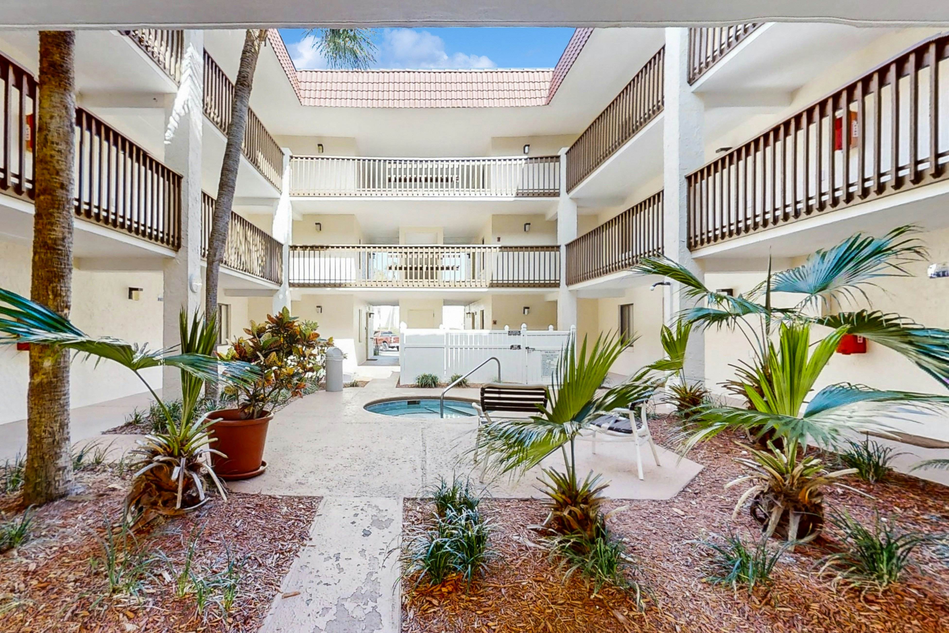 St Aug Ocean and Racquet 2103