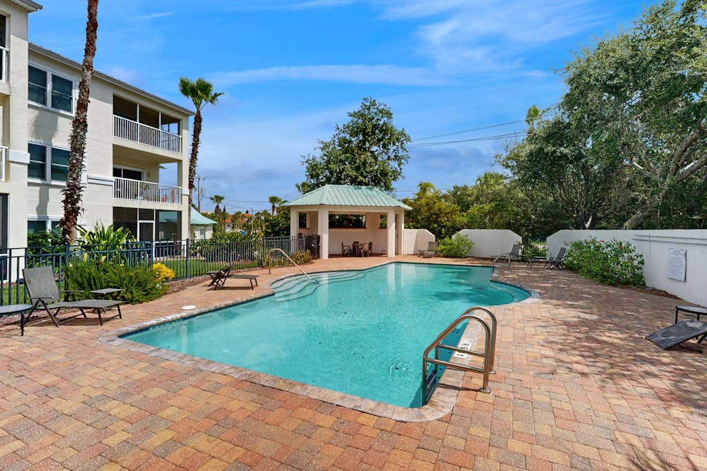 Dog-friendly vacation home close to the beach with pool & screened porch