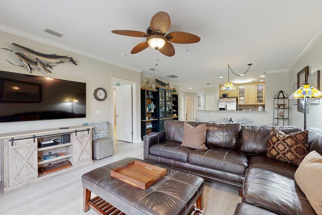 Dog-friendly vacation home close to the beach with pool & screened porch
