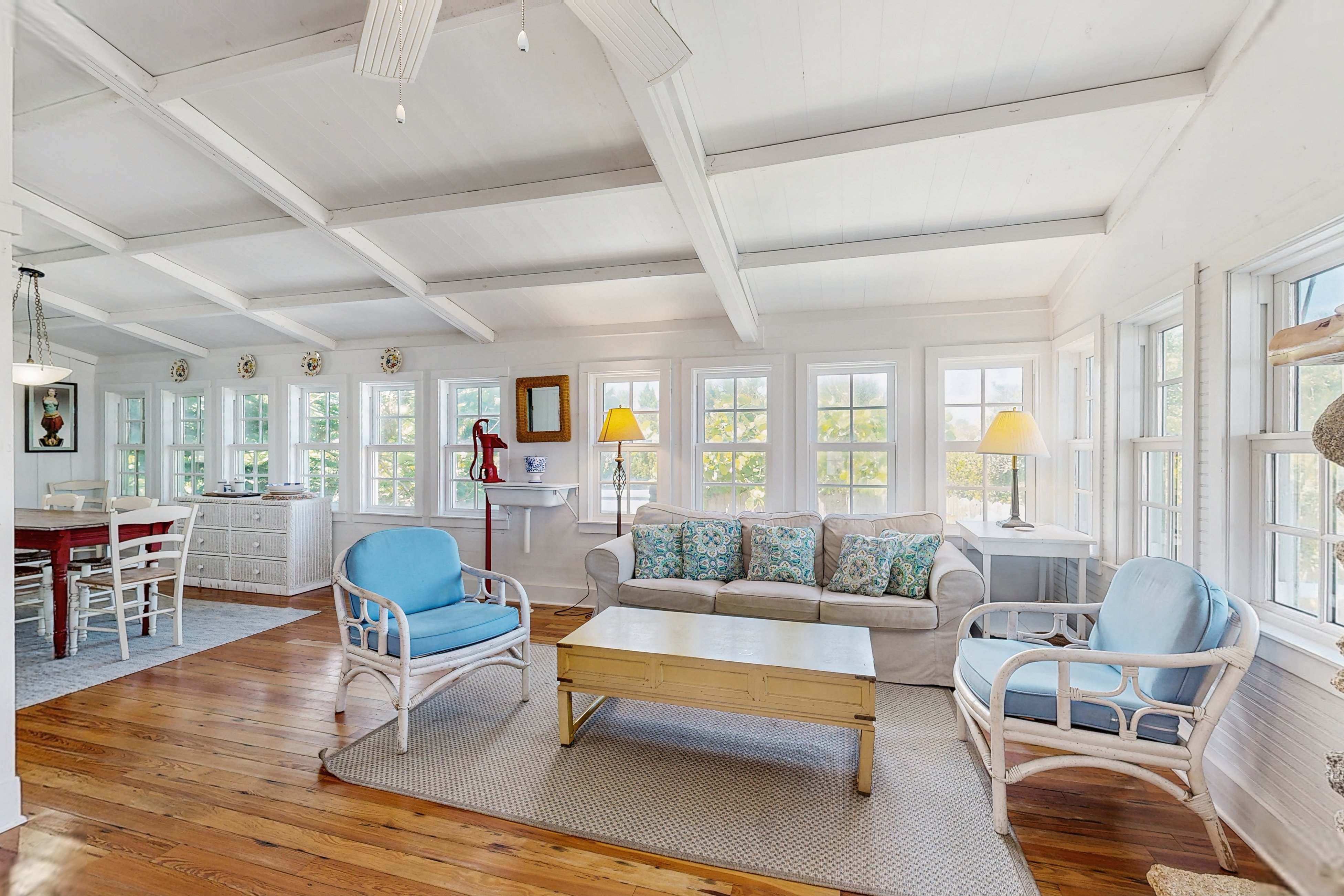 Sunny oceanfront home with balcony, full kitchen, central AC, & washer/dryer