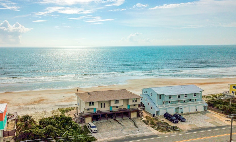 Beachfront getaway with ocean views, washer/dryer & AC - snowbirds welcome