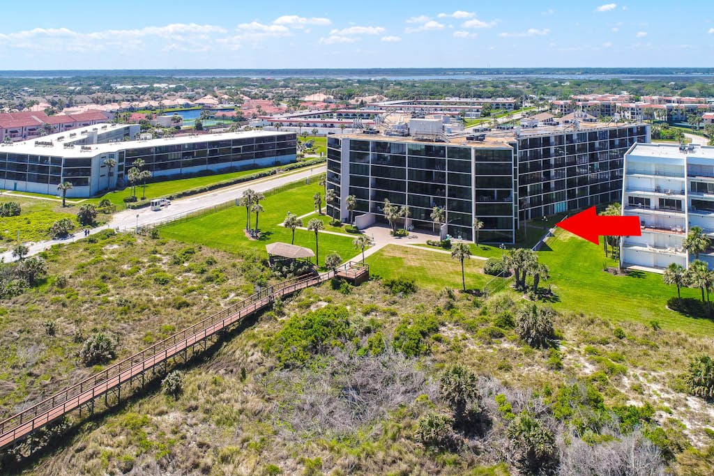 Renovated, ground-floor condo at oceanfront complex with pool - steps to beach